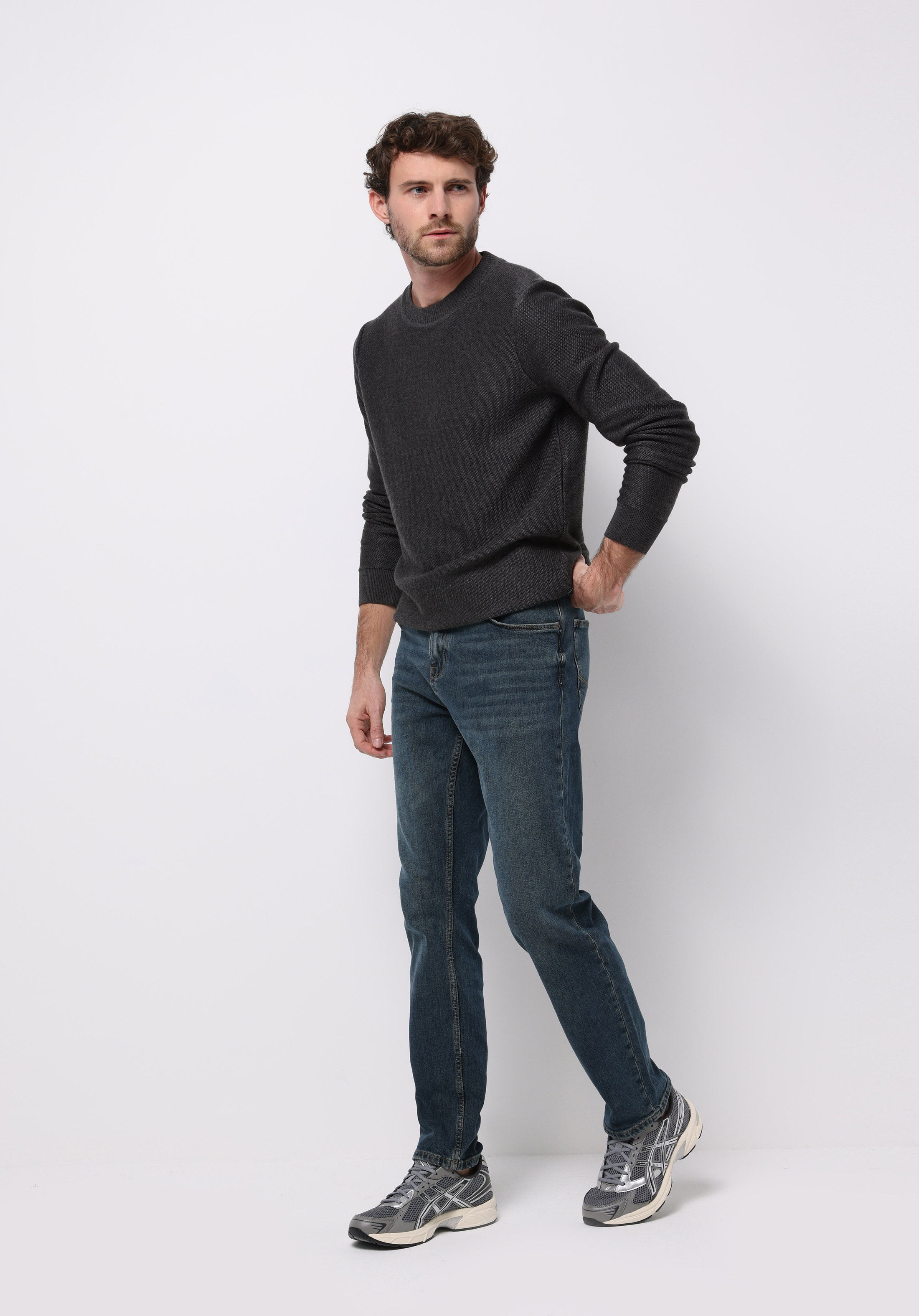 Показати інформацію про 044 Karl Джинси Чоловічі Чорні Прямого Крою Cl1076535