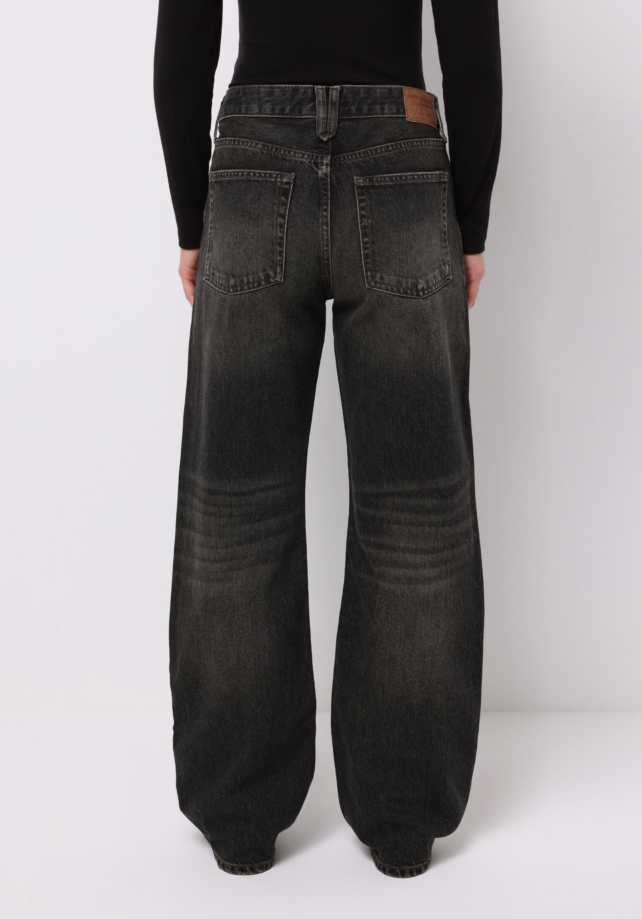 Показати інформацію про Джинси Жіночі Чорні Прямого Крою Cl1077543