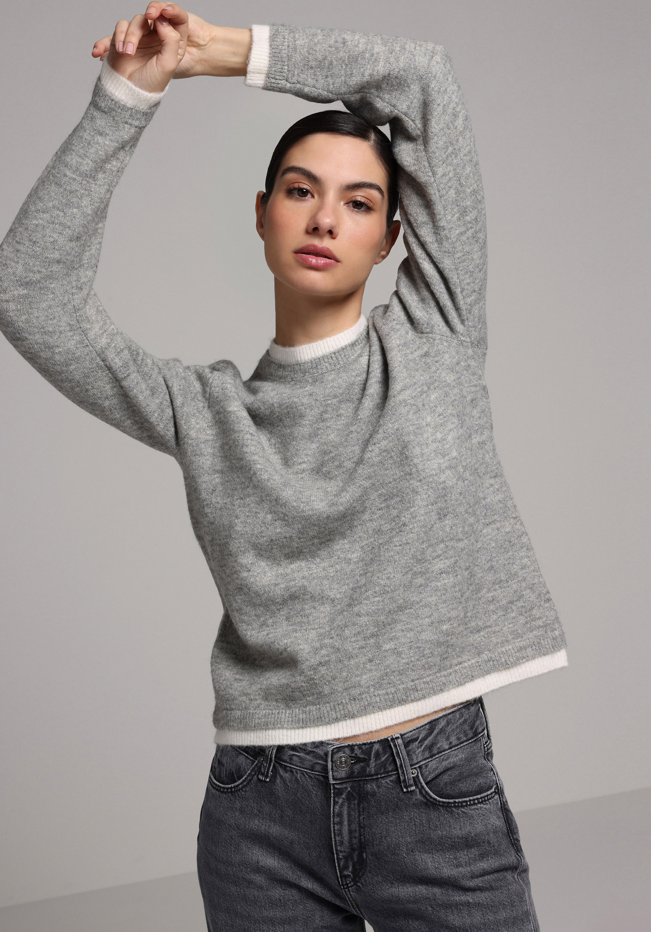 Показати інформацію про Светр Жіночий Сірий  Cl1077738