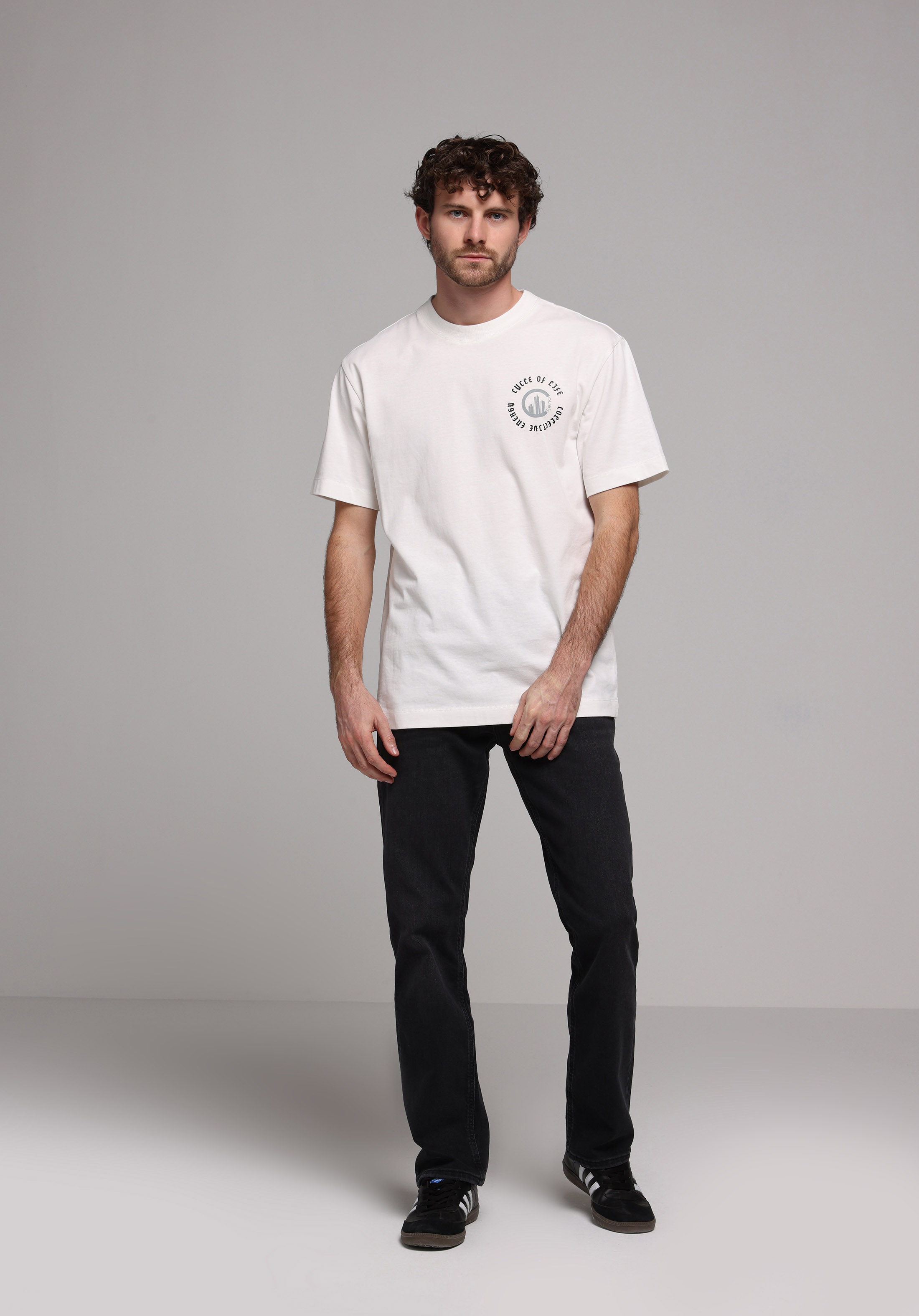 Показати інформацію про 045 David Джинси Чоловічі Чорні Класичного Крою Cl1078165