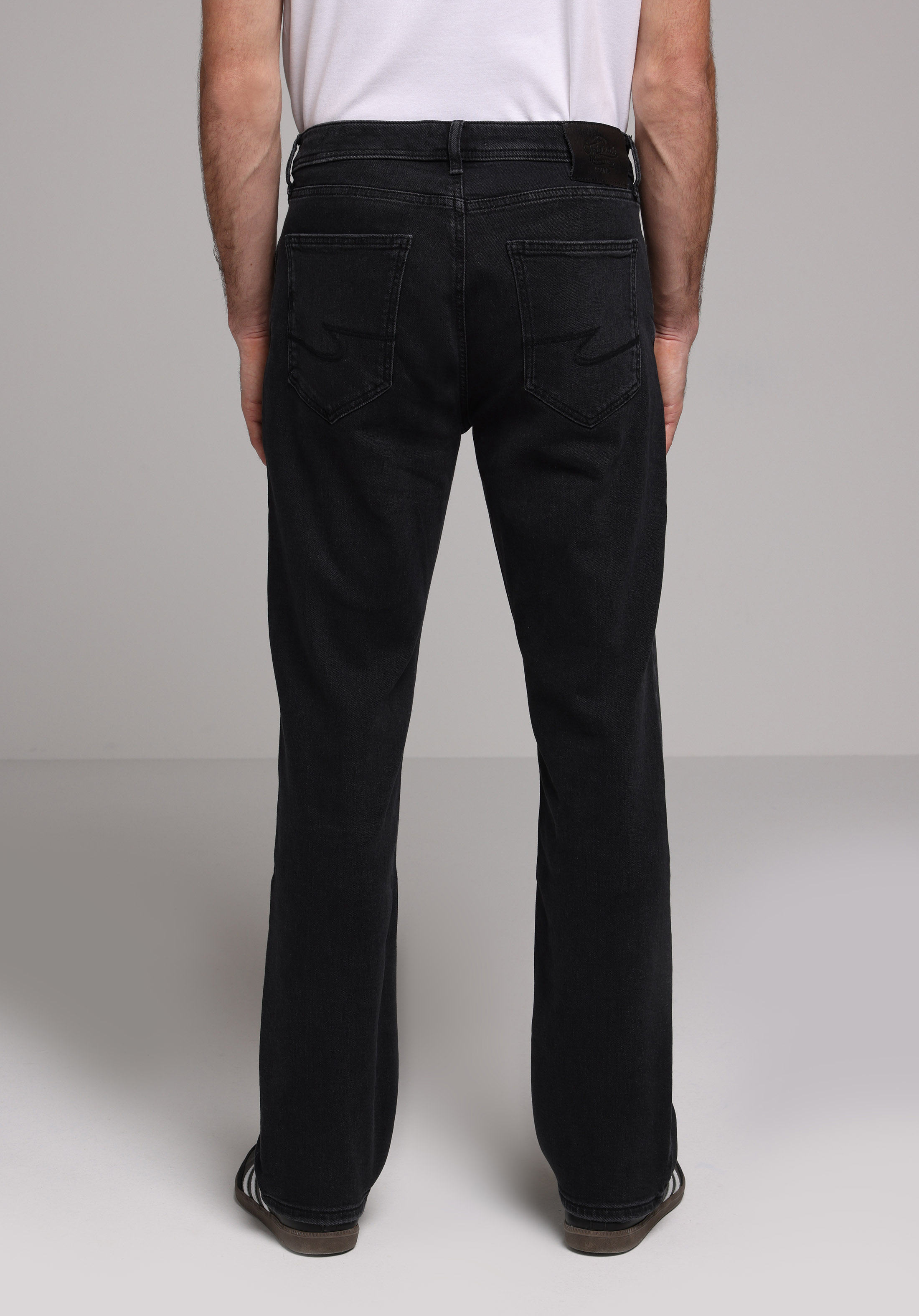 Показати інформацію про 045 David Джинси Чоловічі Чорні Класичного Крою Cl1078165