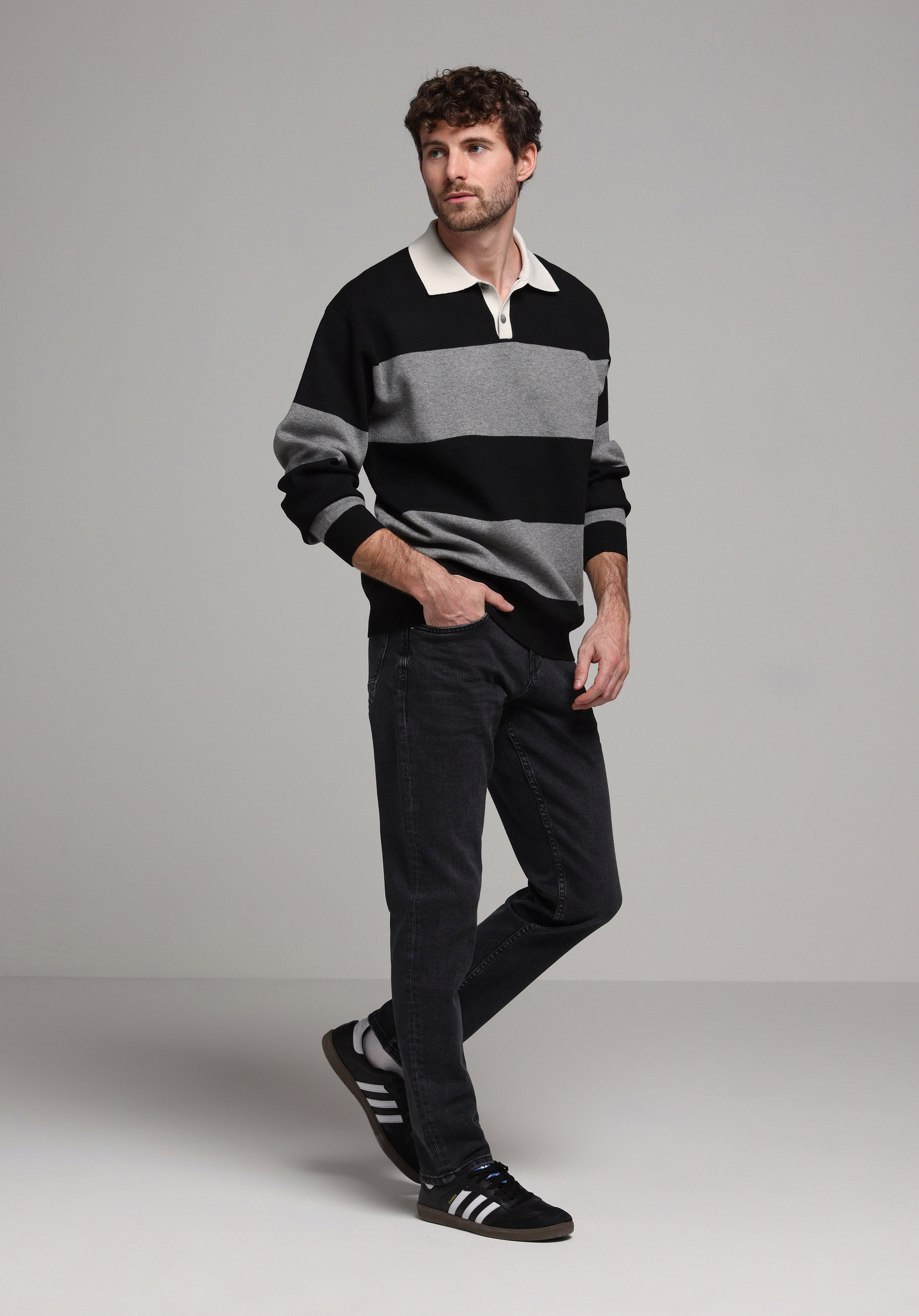 Показати інформацію про 044 Karl Джинси Чоловічі Чорні Прямого Крою Cl1078161