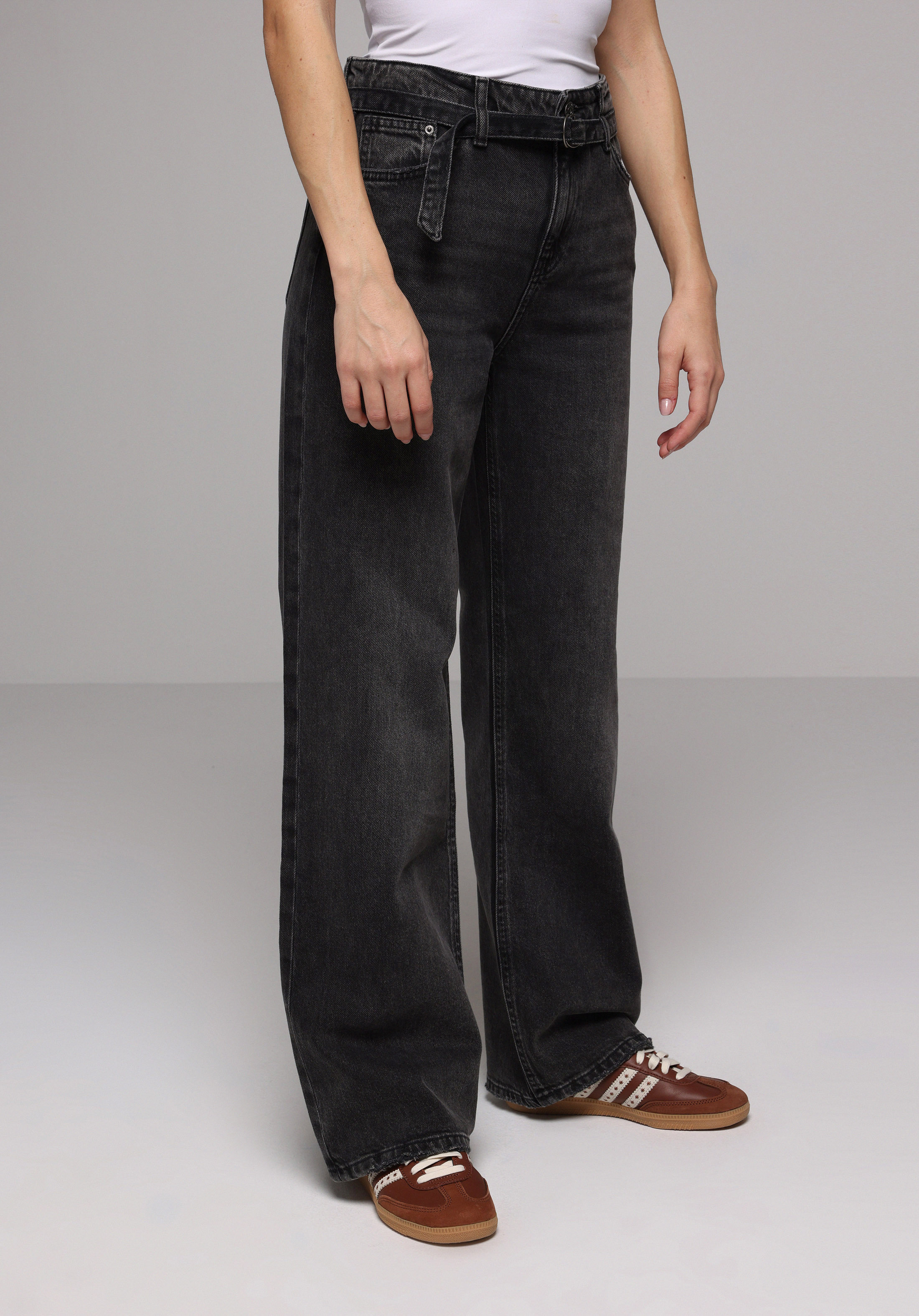 Показати інформацію про 970 Berry Джинси Жіночі Чорні Класичного Крою Cl1078219