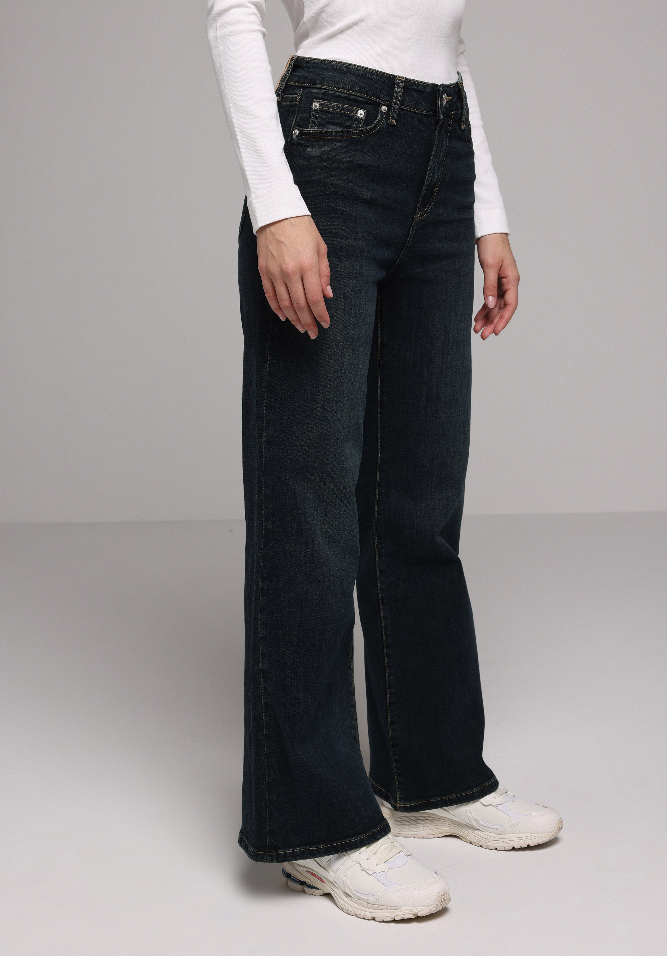 Показати інформацію про 793 Monica Джинси Жіночі  Класичного Крою Cl1078437