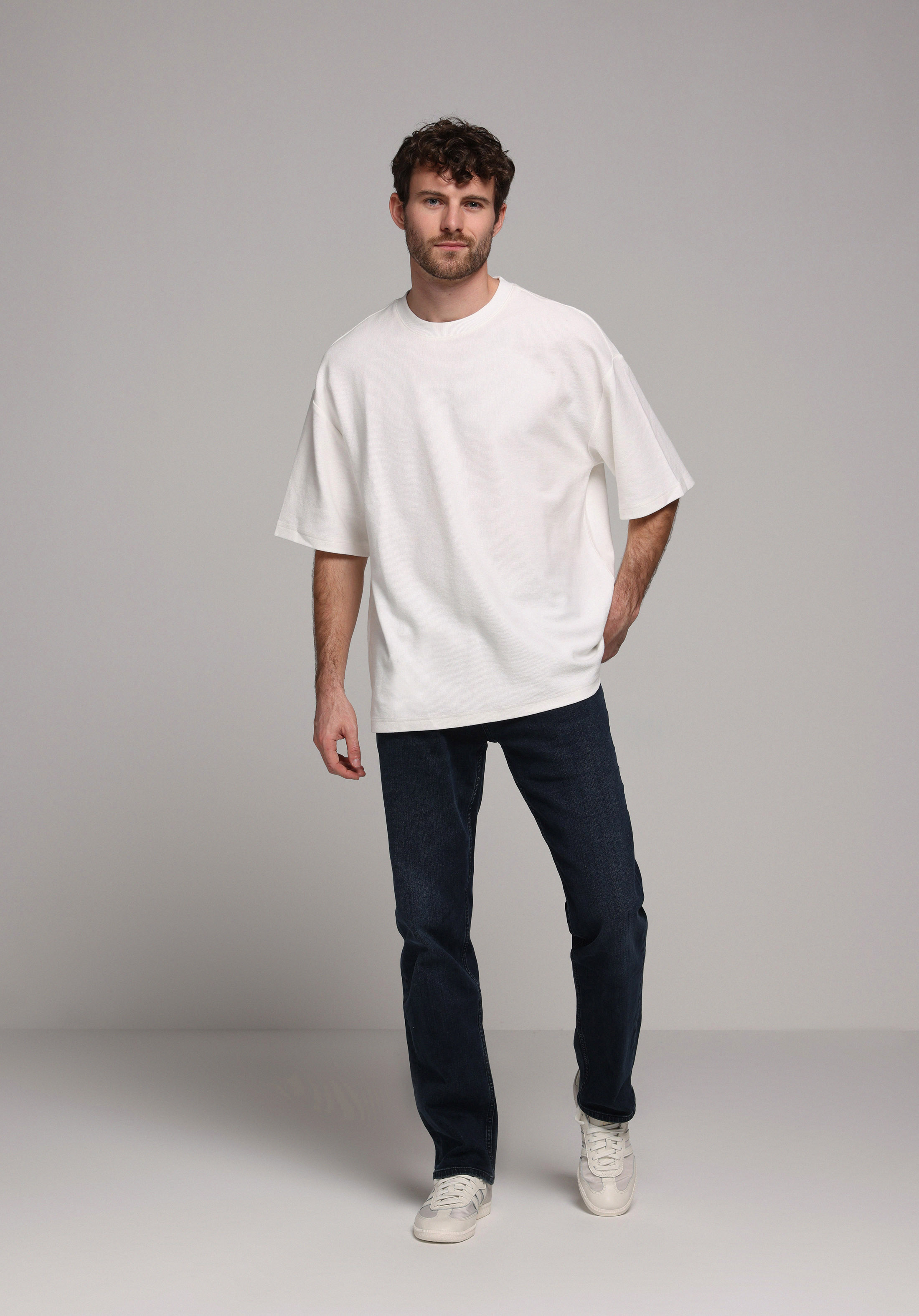 Показати інформацію про 045 David Джинси Чоловічі Чорні Класичного Крою Cl1078162