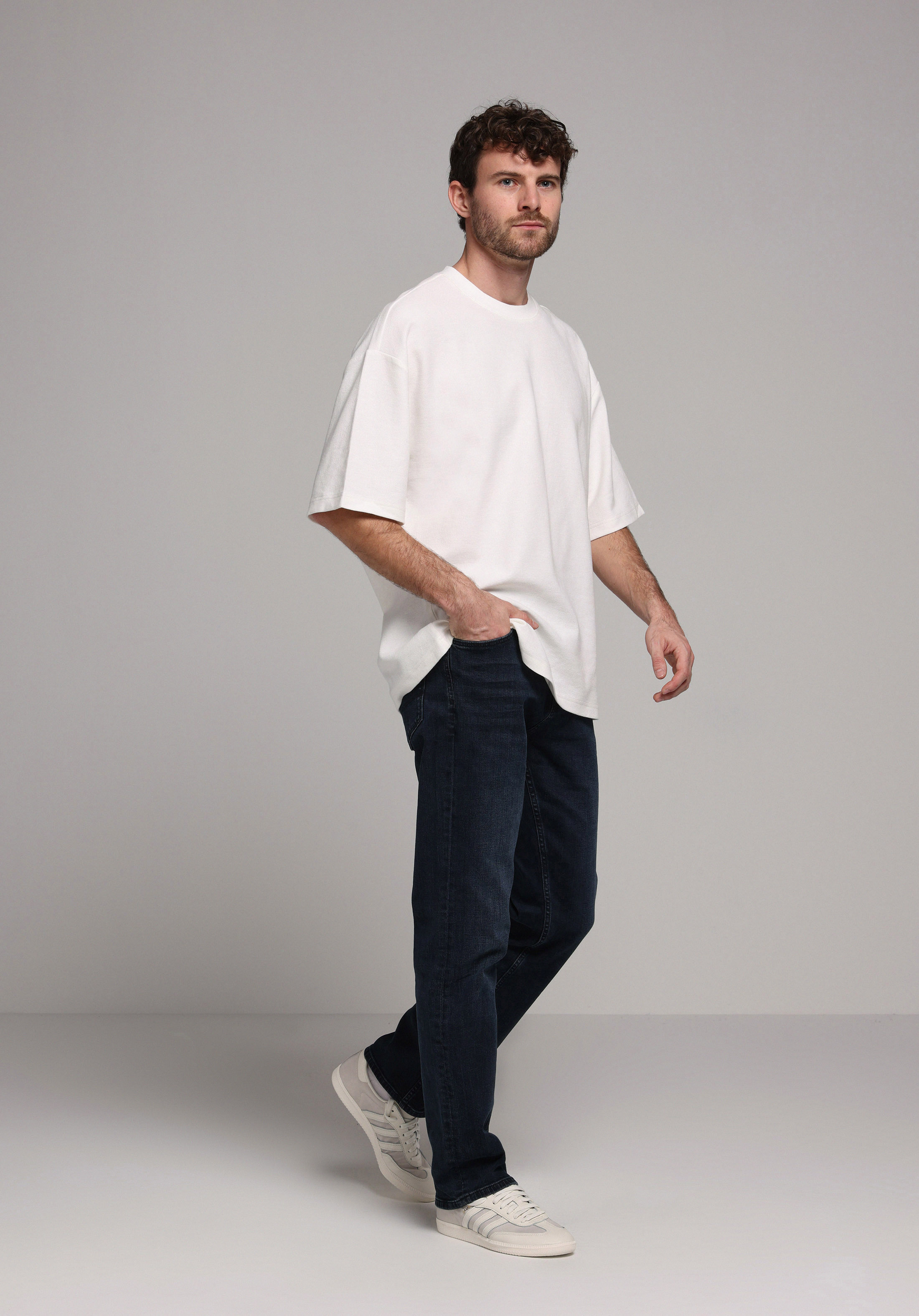 Показати інформацію про 045 David Джинси Чоловічі Чорні Класичного Крою Cl1078162