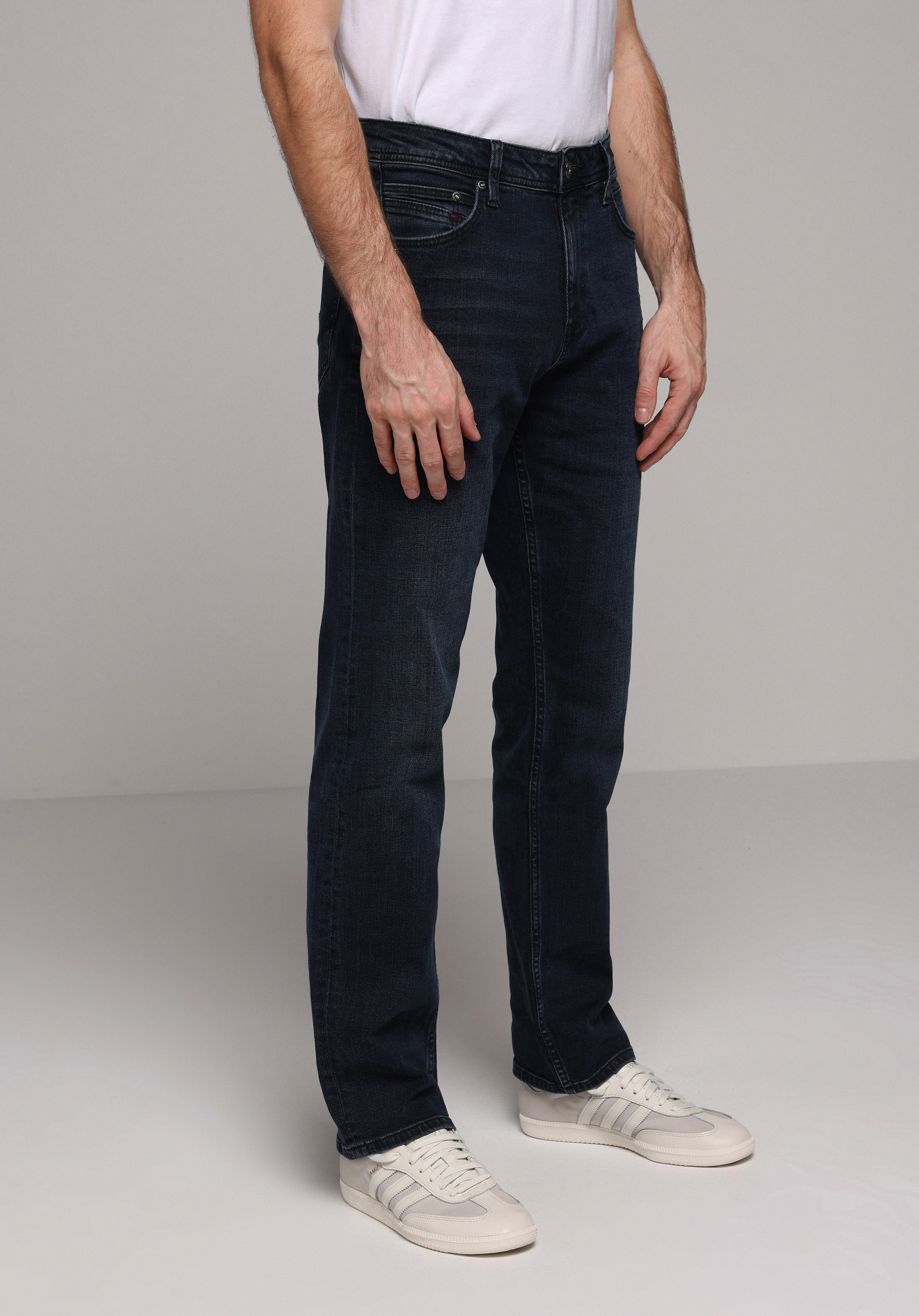 Показати інформацію про 045 David Джинси Чоловічі Чорні Класичного Крою Cl1078162