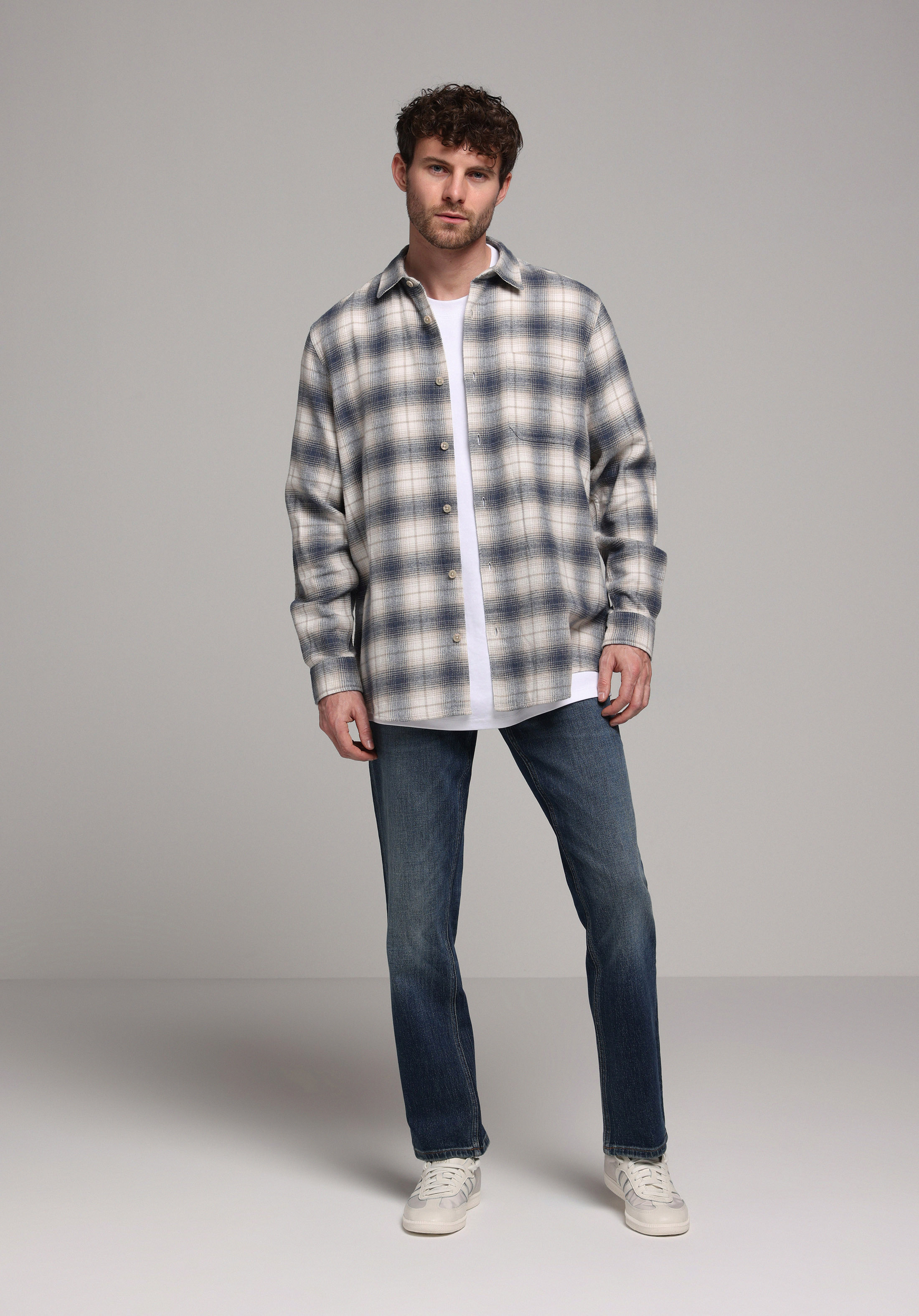 Показати інформацію про 045 David Джинси Чоловічі Блакитні Класичного Крою Cl1078166