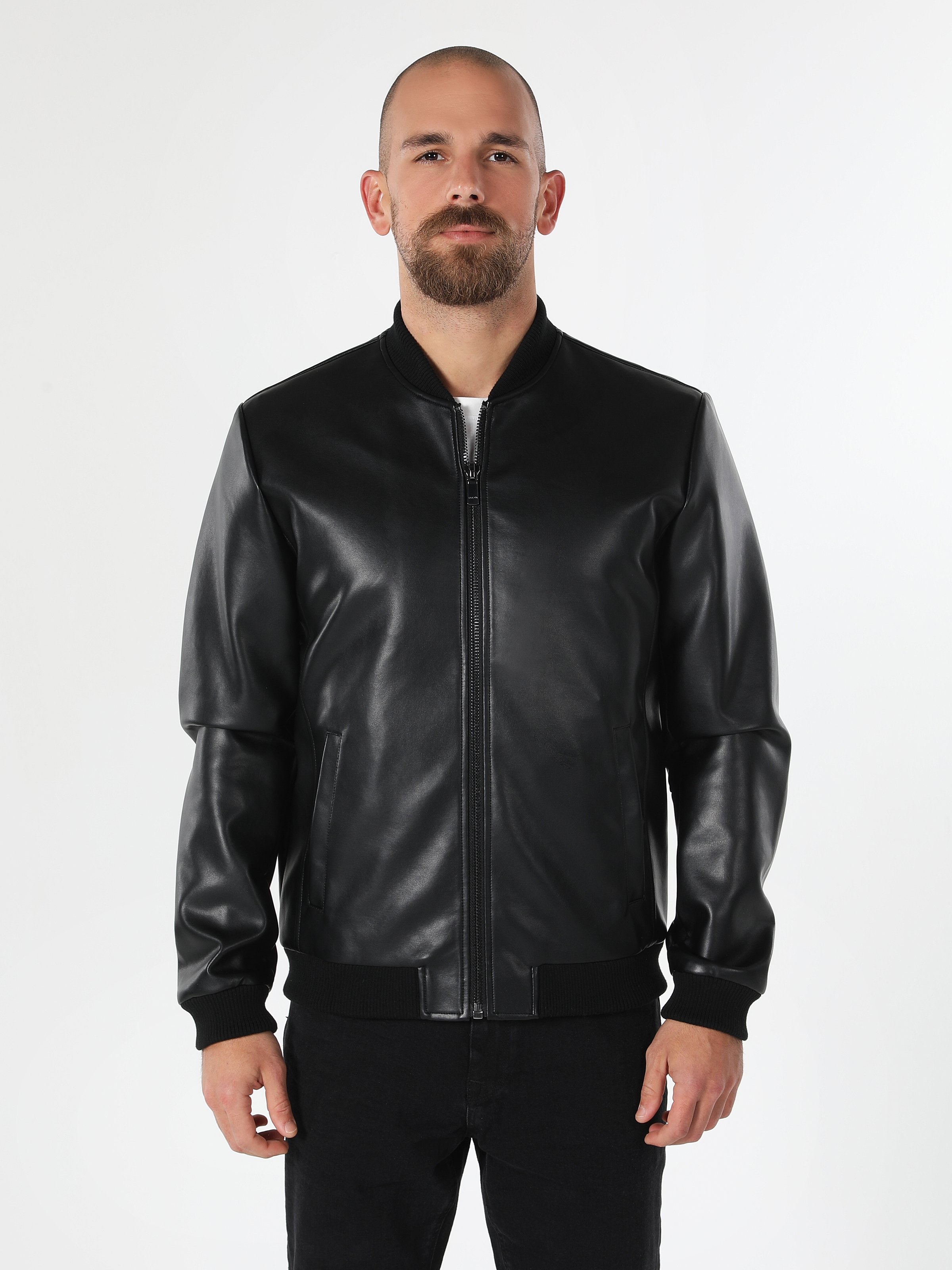 Показати інформацію про Куртка З Еко-Шкіри Чоловіча Чорна Приталеного Крою Cl1061851