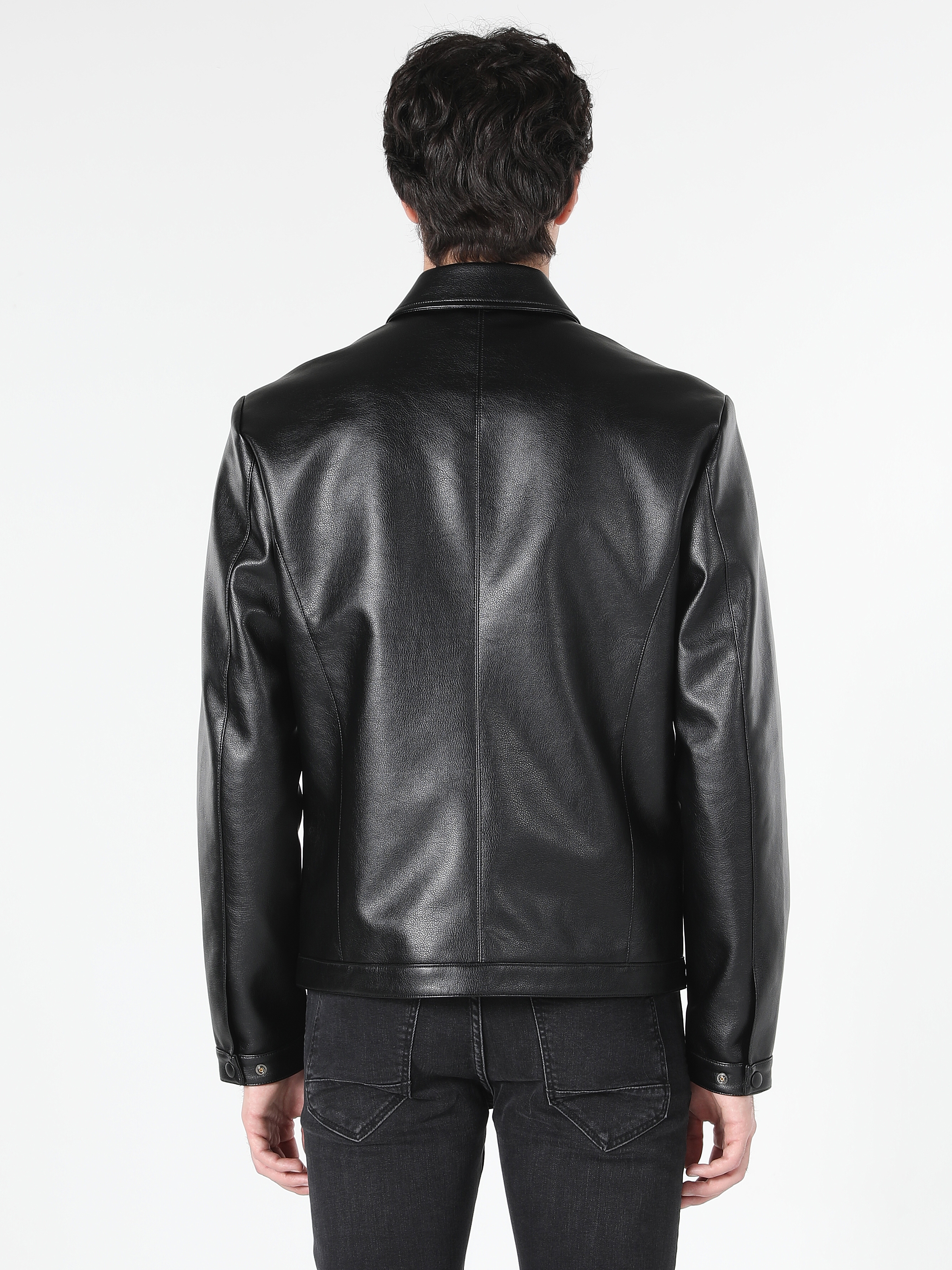 Показати інформацію про Куртка З Еко-Шкіри Чоловіча Чорна Приталеного Крою Cl1061852