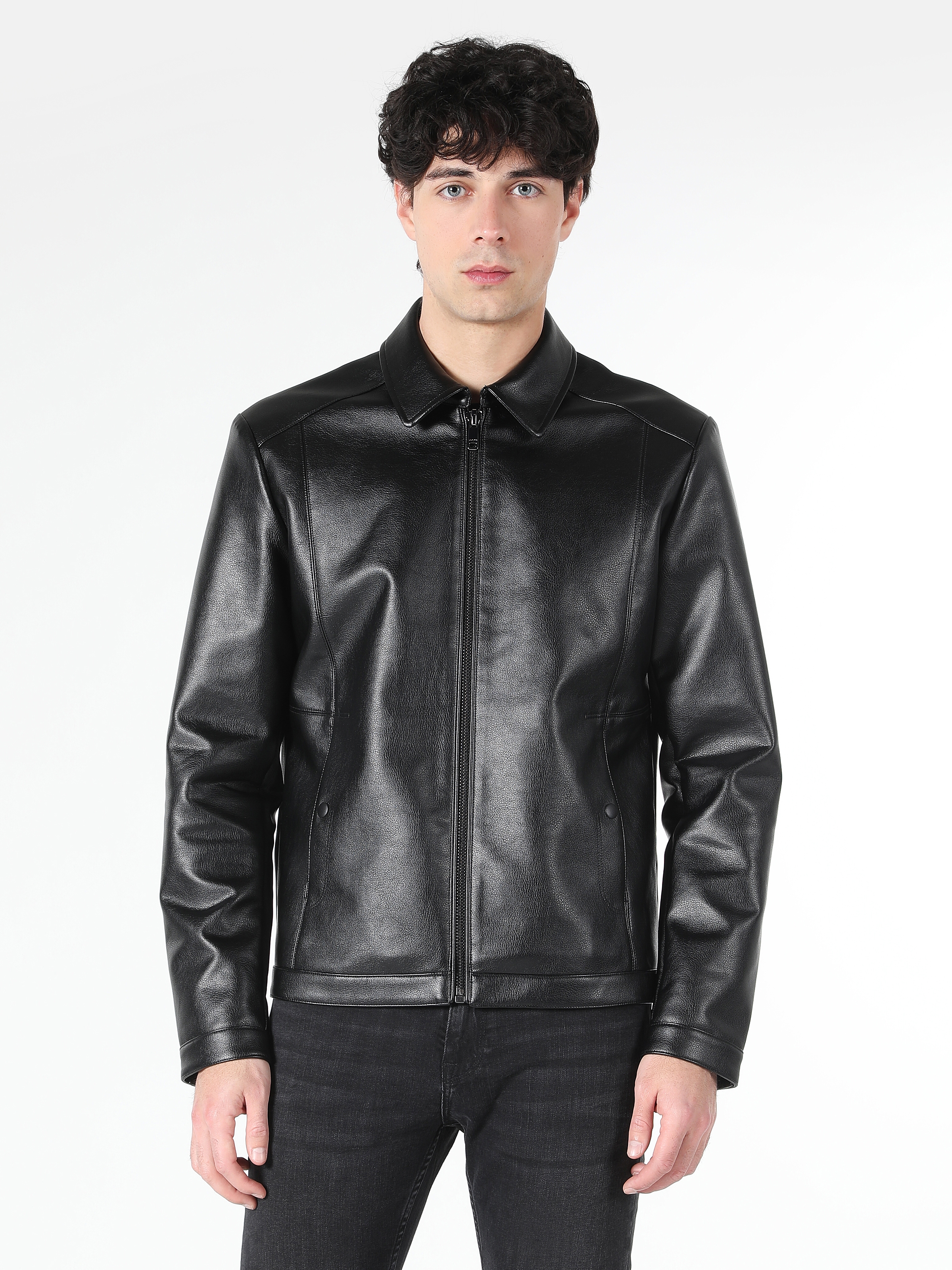 Показати інформацію про Куртка З Еко-Шкіри Чоловіча Чорна Приталеного Крою Cl1061852