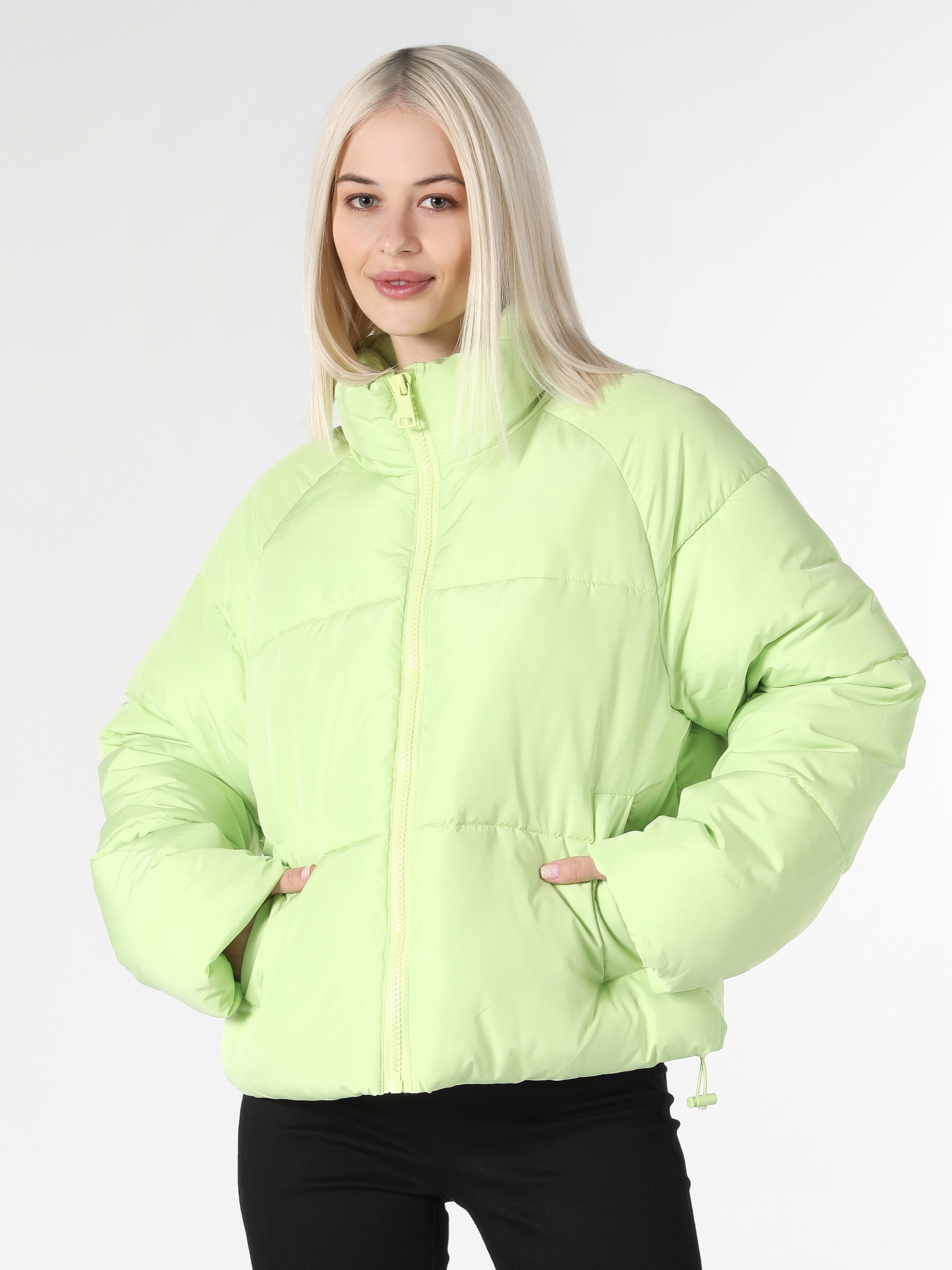 Показати інформацію про Дута Куртка Жіноча Зелена Класичного Крою Cl1062207