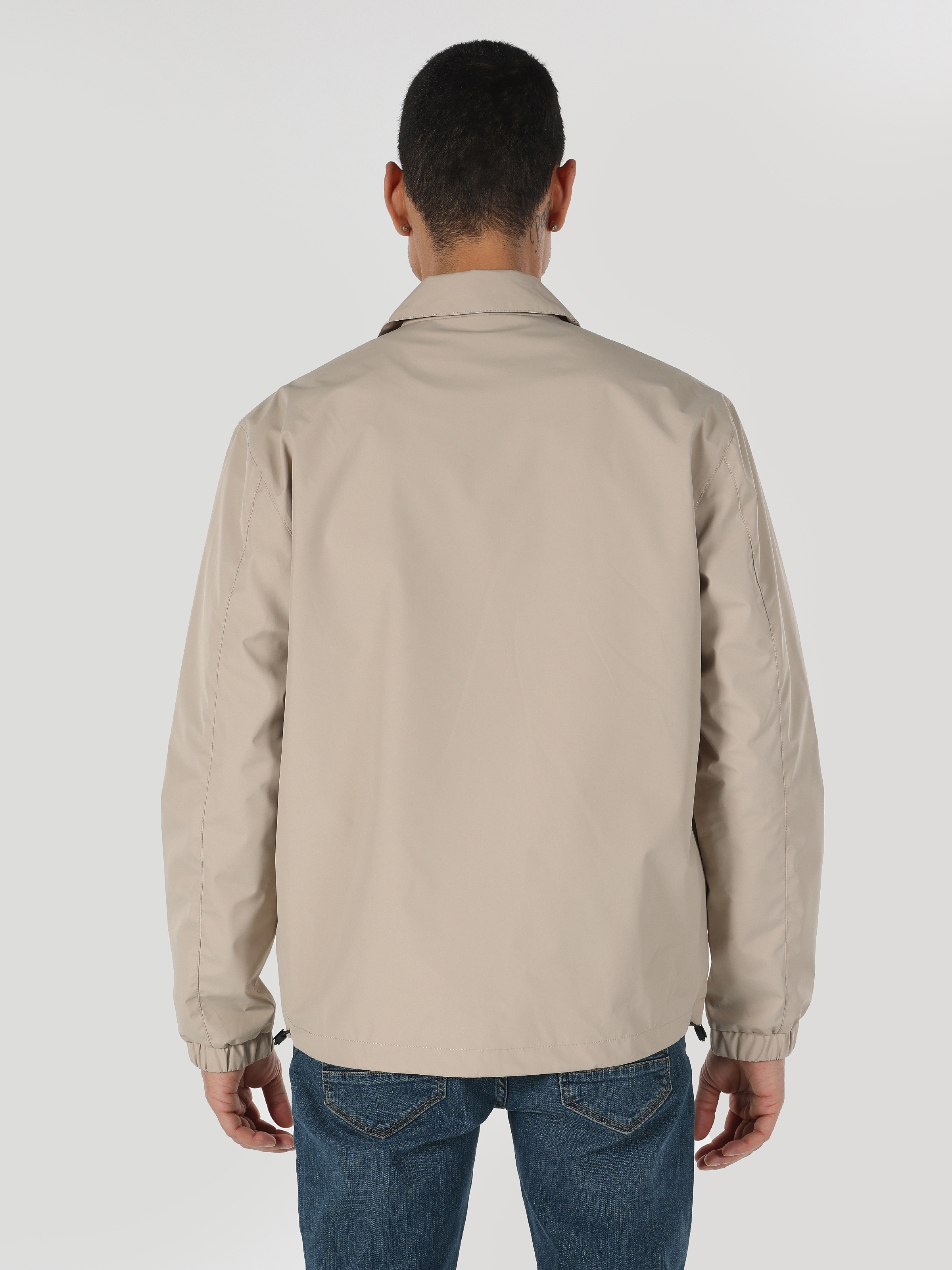 Показати інформацію про Куртка Чоловіча Бежева З Кишенями На Ґудзиках Класичного Крою Cl1062446