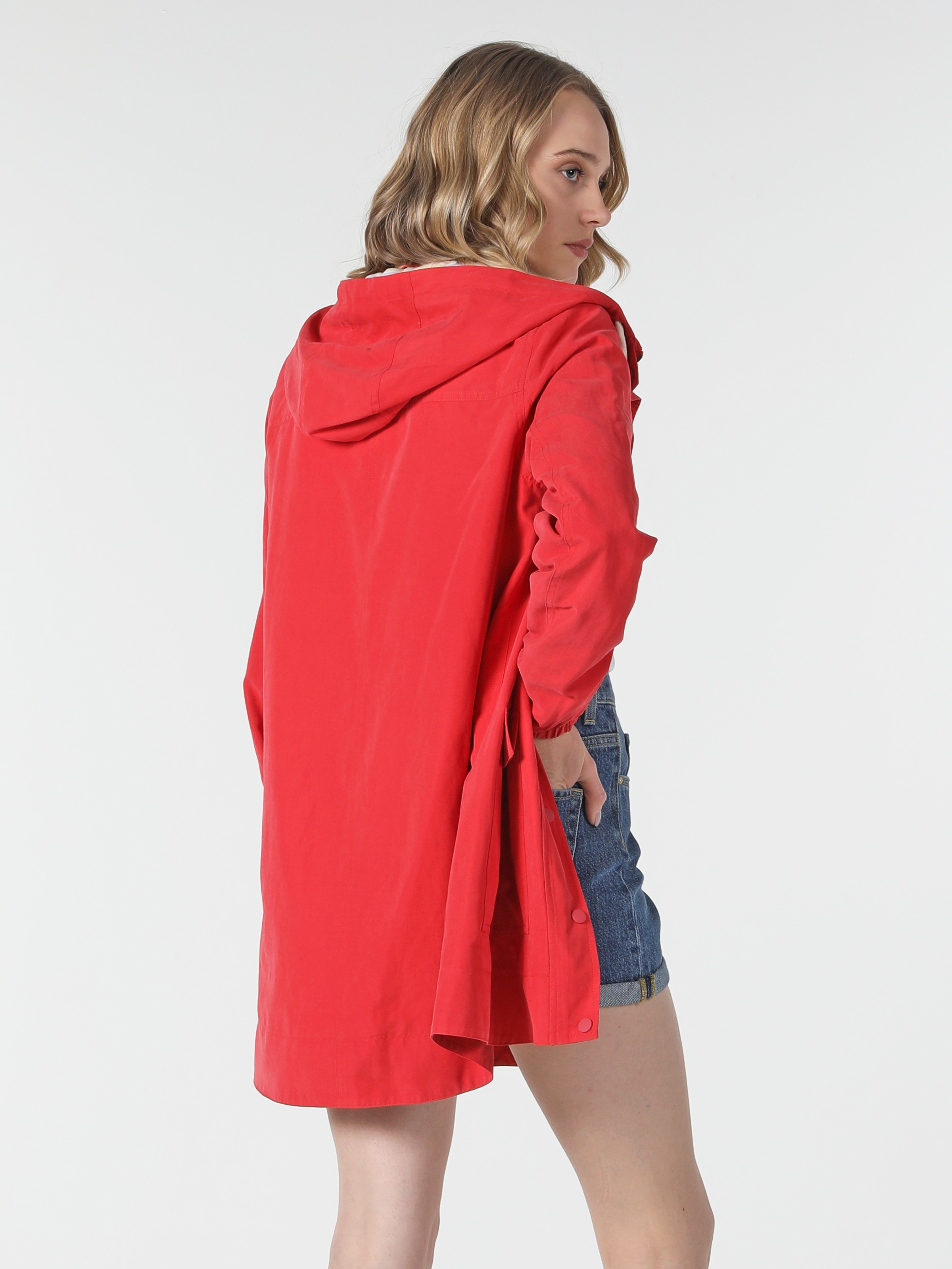 Показати інформацію про Куртка Жіноча Червона Cl1057325