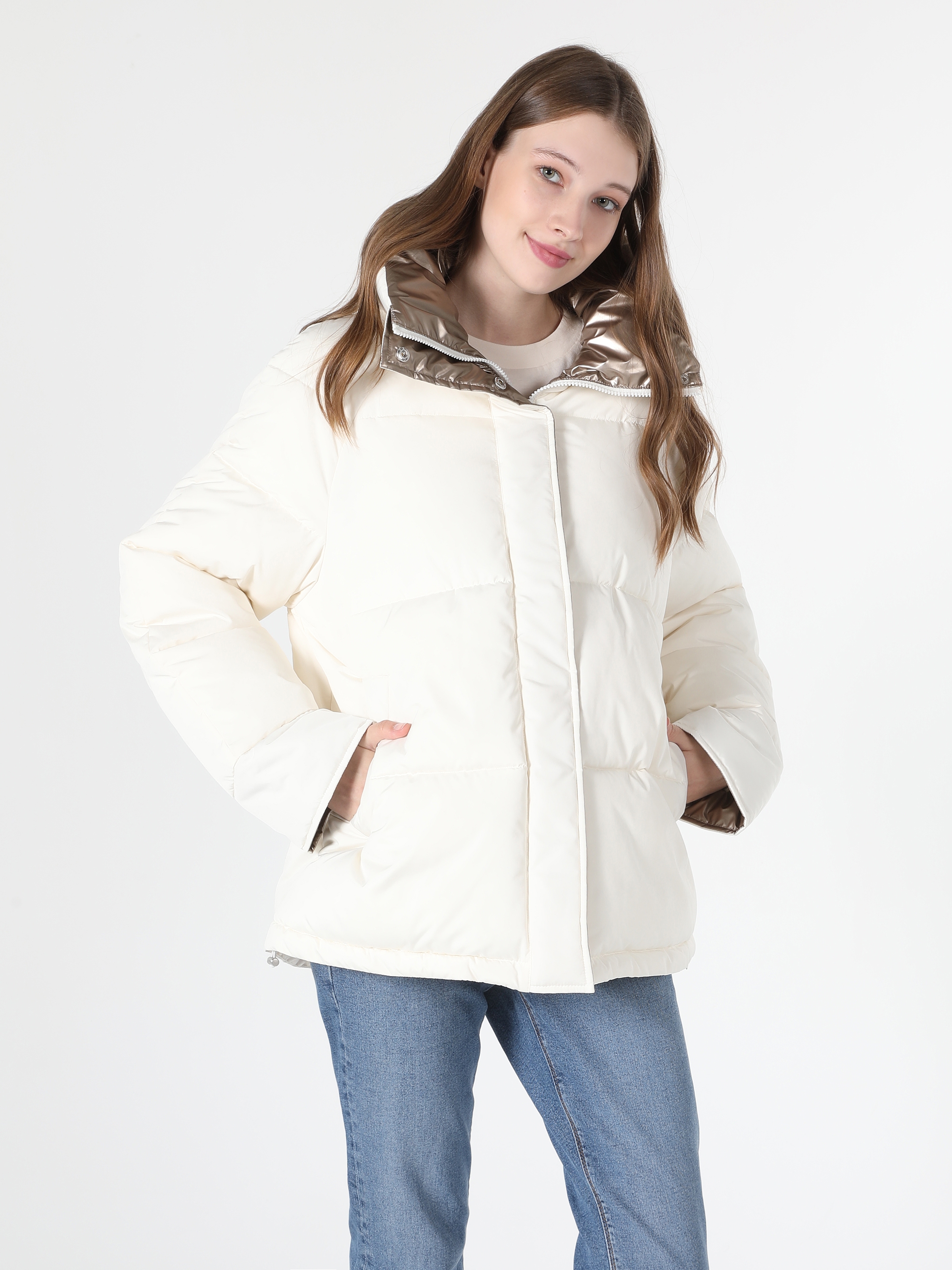Показати інформацію про Дута Куртка Жіноча Біла Класичного Крою Cl1060947