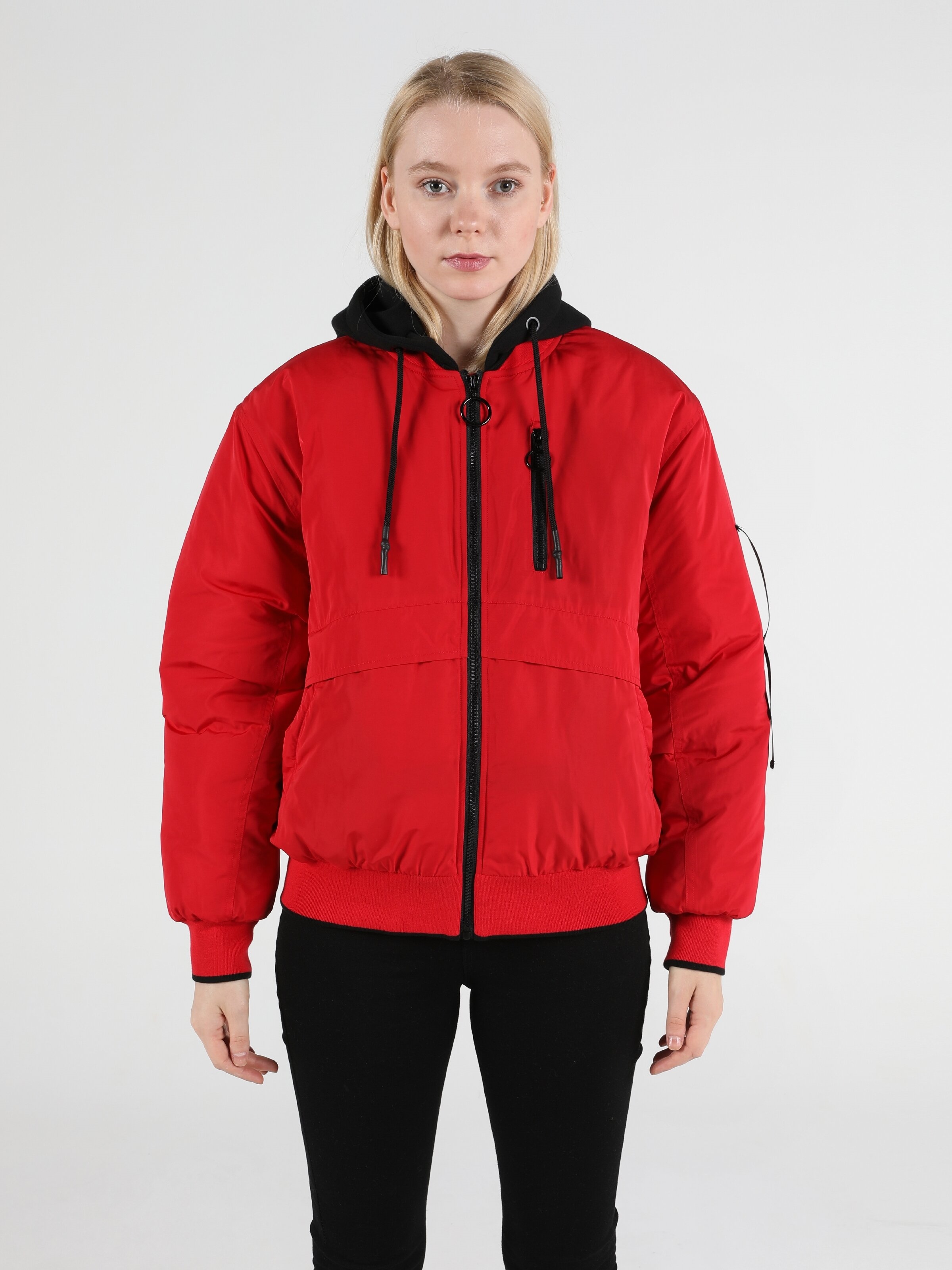 Показати інформацію про Куртка Жіноча Червона Класичного Крою Cl1051066