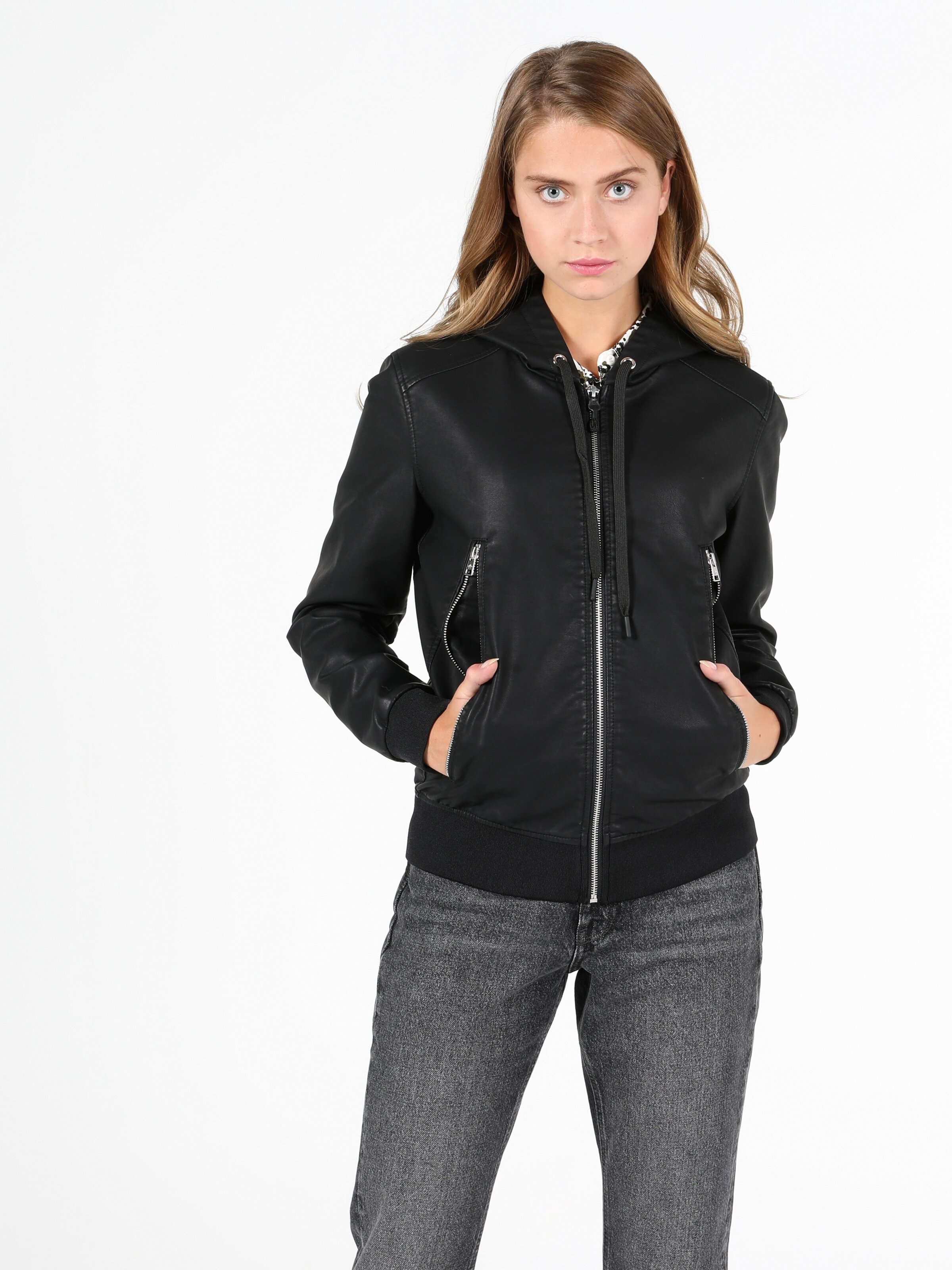 Показати інформацію про Куртка З Еко-Шкіри Жіноча Чорна Класичного Крою Cl1050326