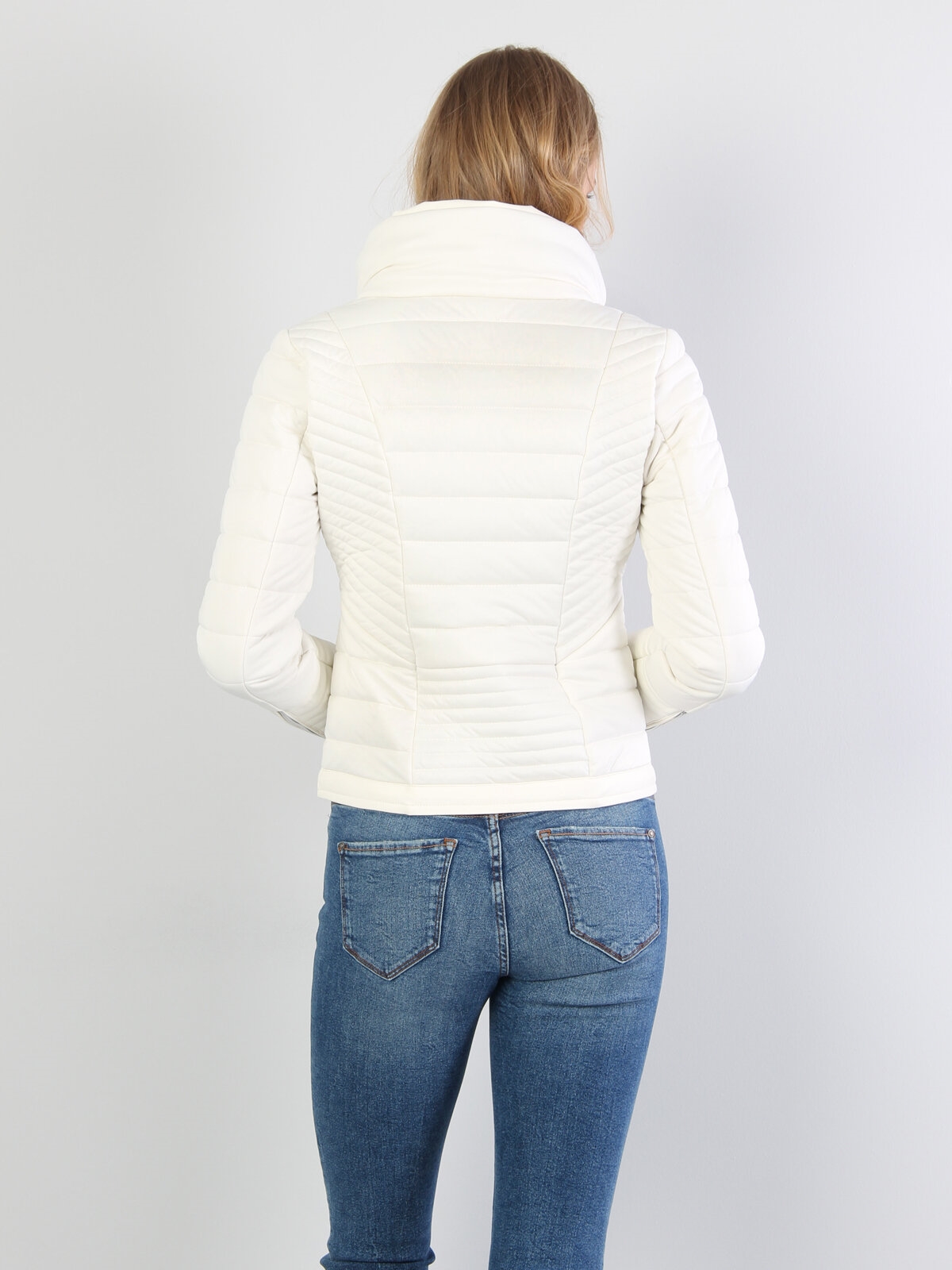 Показати інформацію про Куртка Жіноча Біла Вузького Крою Cl1036119