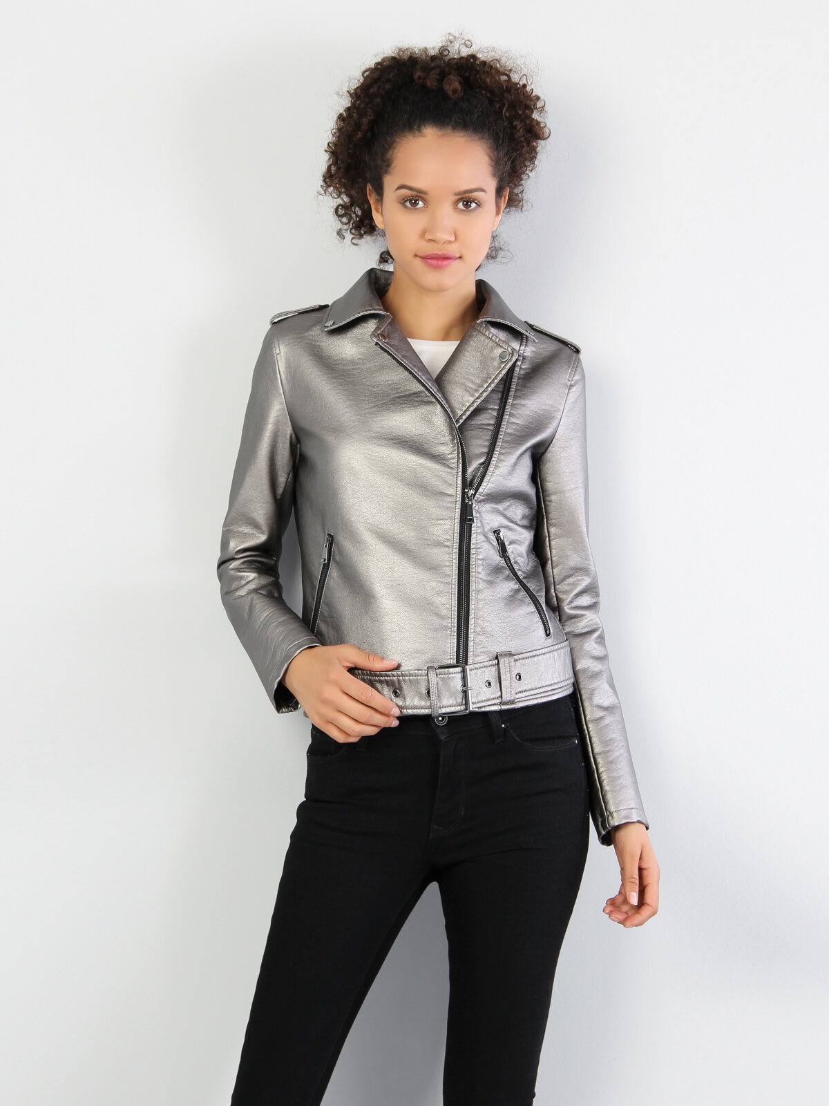 Показати інформацію про Куртка З Еко-Шкіри Жіноча Срібна Вузького Крою Cl1035092