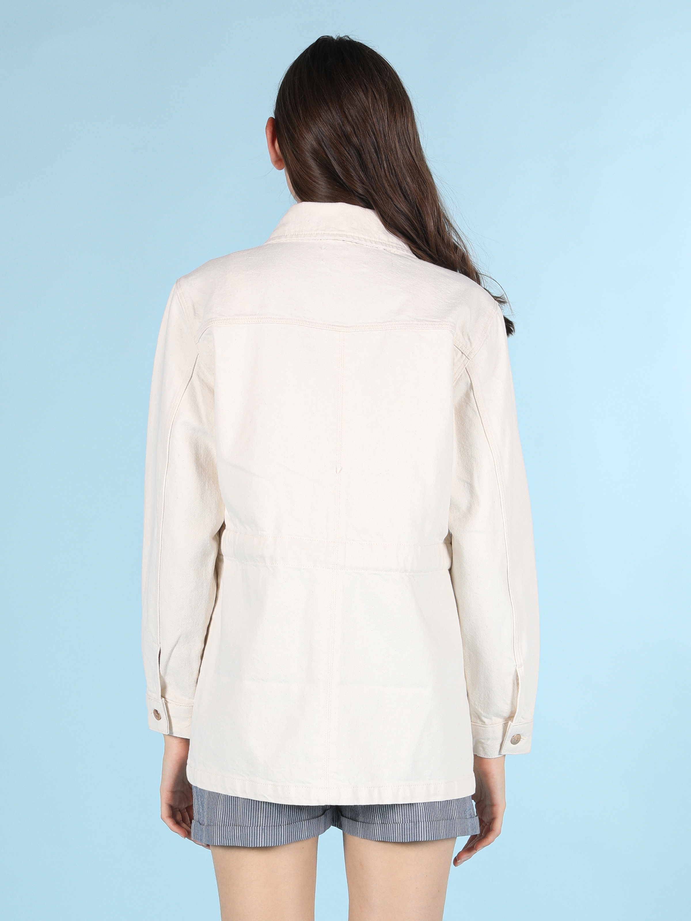 Показати інформацію про Джинсова Куртка Жіноча З Складкою На Талії Класичного Крою Cl1059491