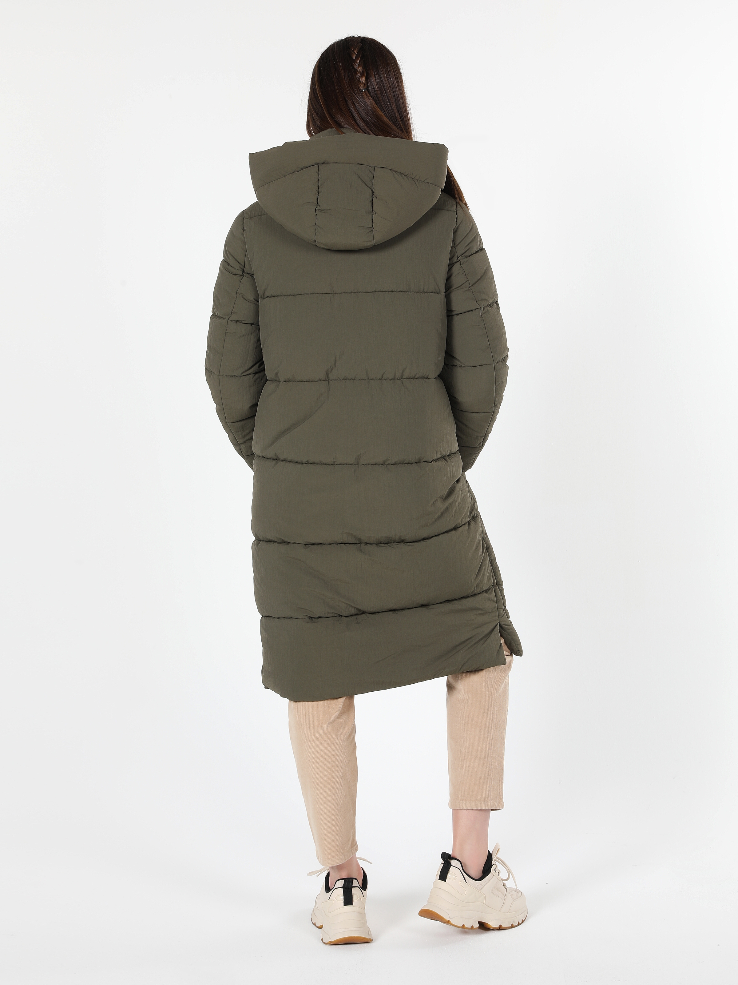 Показати інформацію про Пальто Жіноче Зелене Довге Класичного Крою   Cl1060955