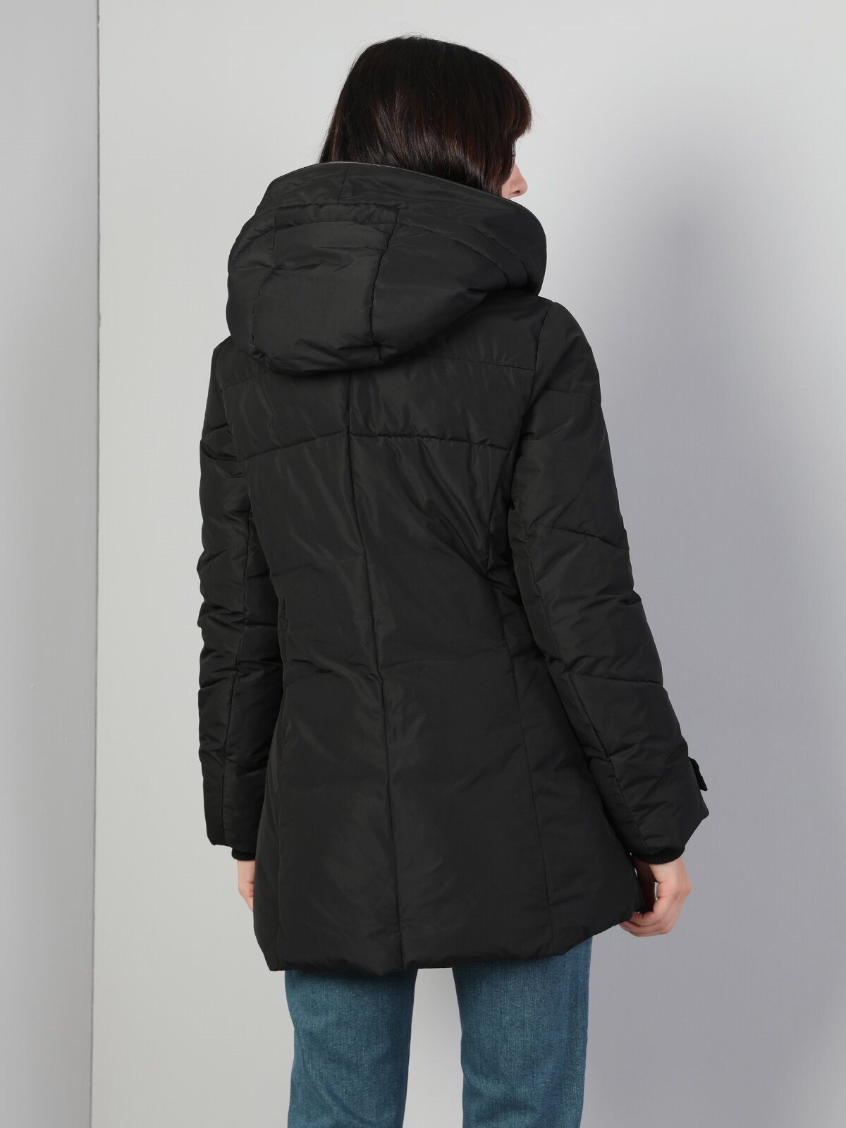 Показати інформацію про Куртка Жіноча Чорна Класичного Крою Cl1045309