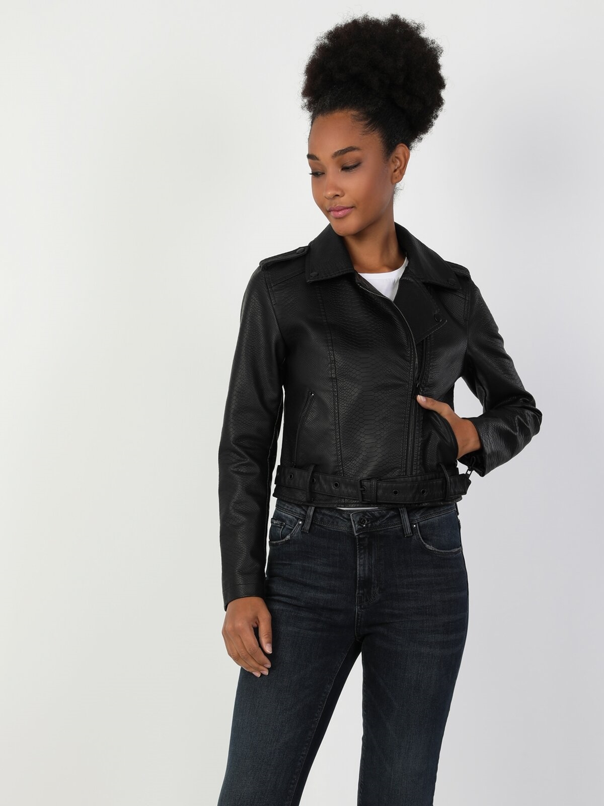 Показати інформацію про Куртка З Еко-Шкіри Жіноча Чорна Вузького Крою Cl1047144