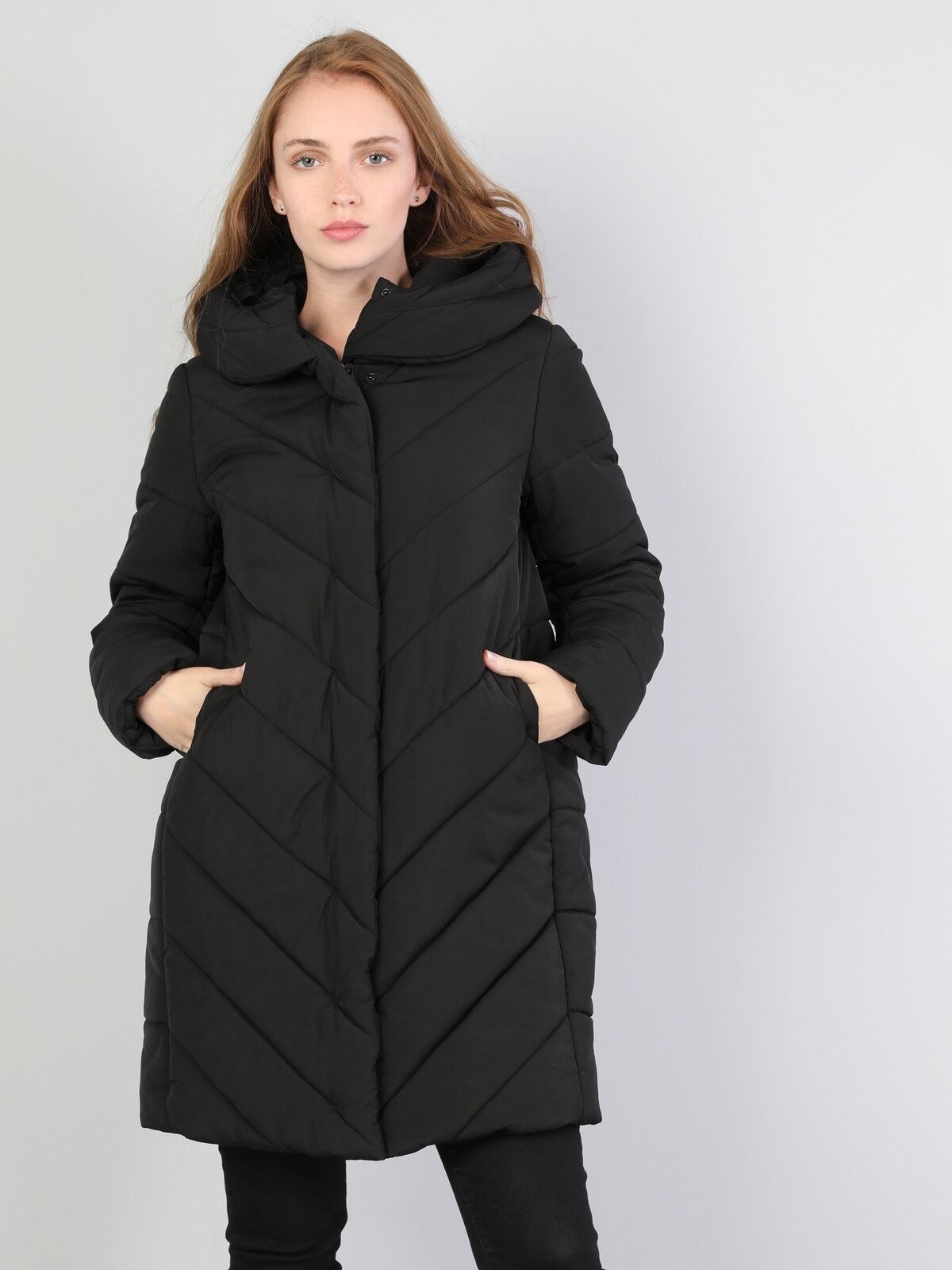 Показати інформацію про Пальто Жіноче Чорне Класичного Крою Cl1045256