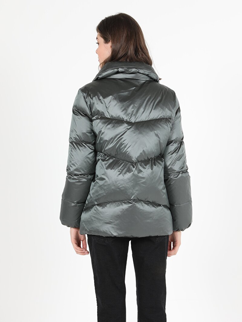 Показати інформацію про Куртка Жіноча Хакі Класичного Крою Cl1050707