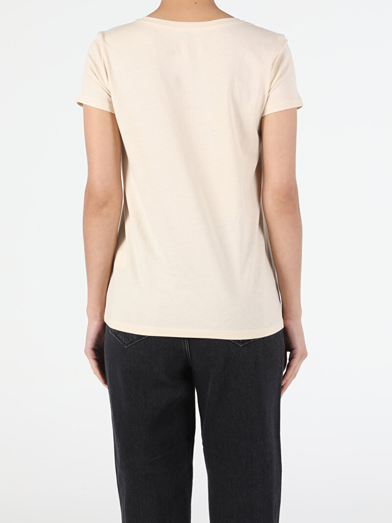 Показати інформацію про Футболка Жіноча Бежева Класичного Крою Cl1052427