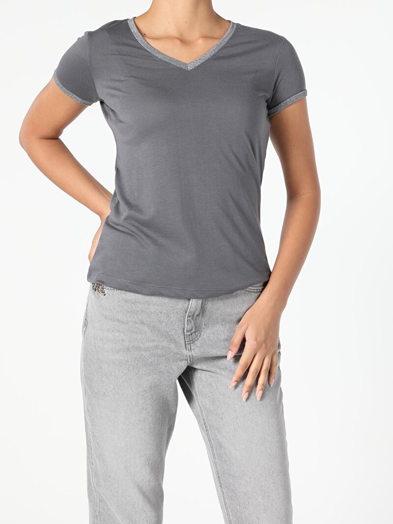 Показати інформацію про Футболка З Коротким Рукавом Жіноча Сіра  Cl1056383