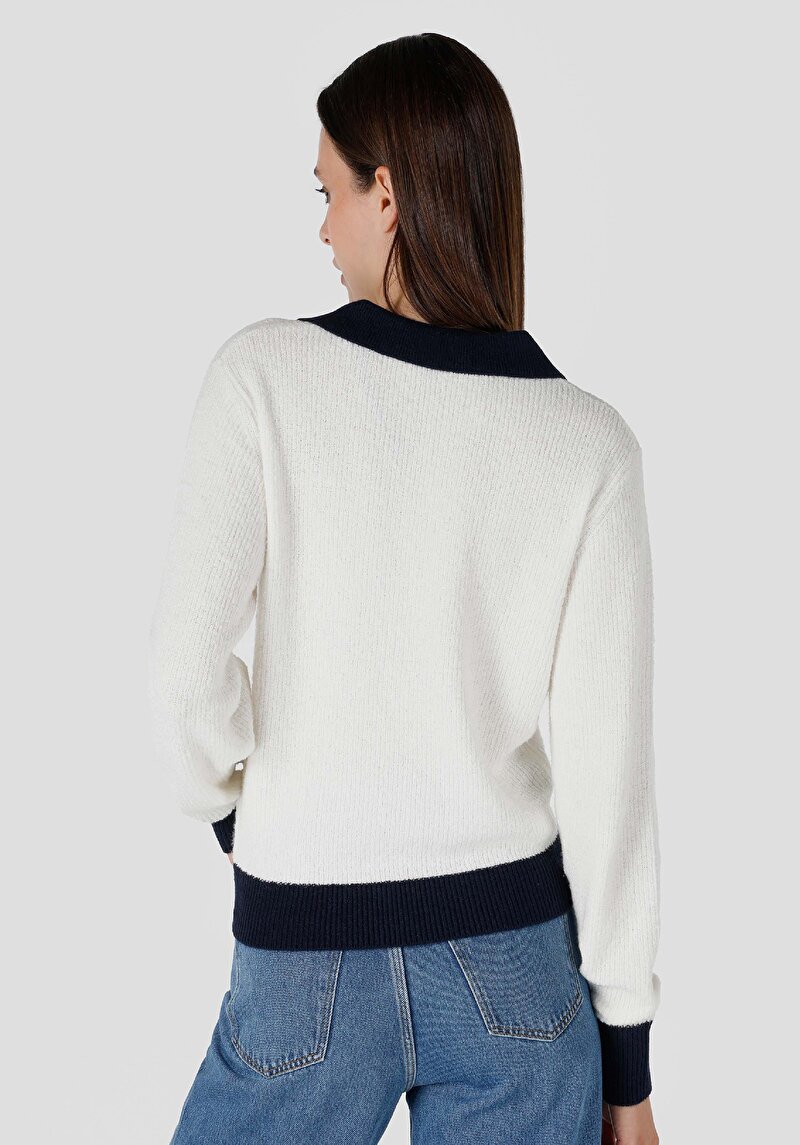 Показати інформацію про Светр Жіночий Білий  Cl1066004