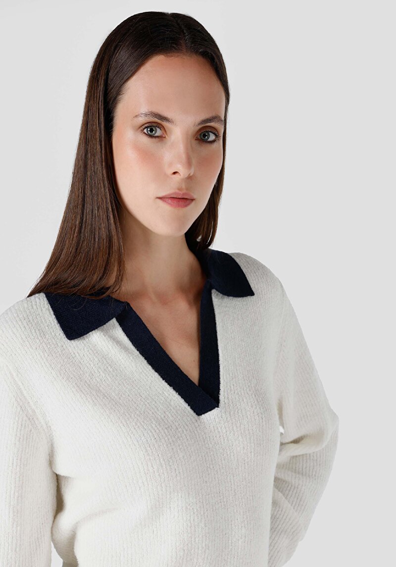 Показати інформацію про Светр Жіночий Білий  Cl1066004