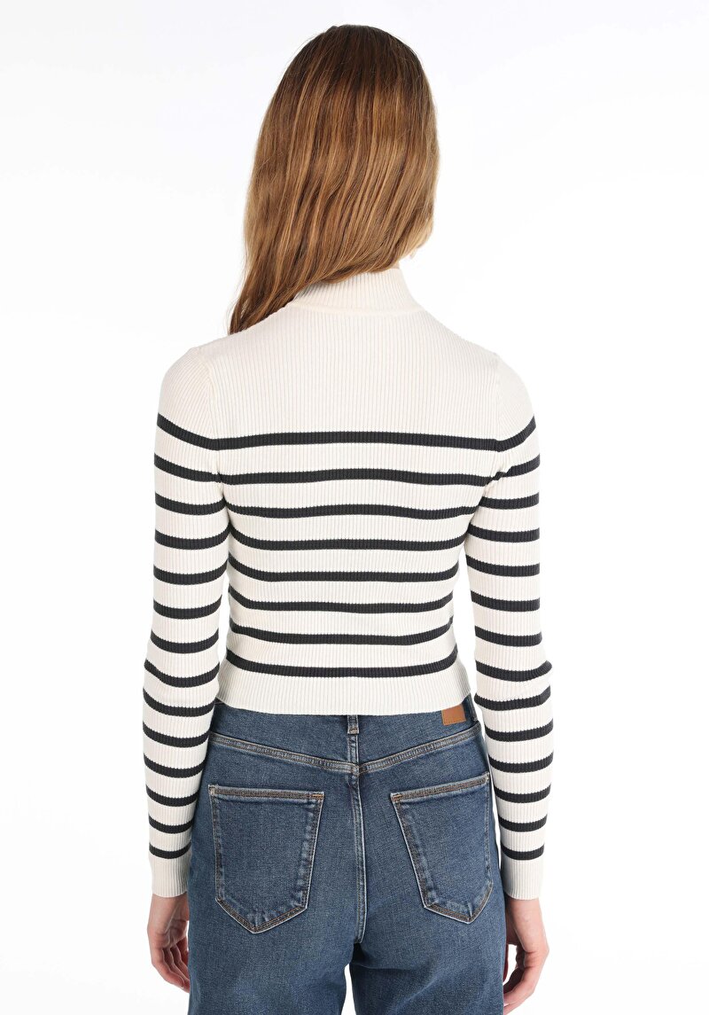 Зображення Светр Жіночий Білий Cl1065237