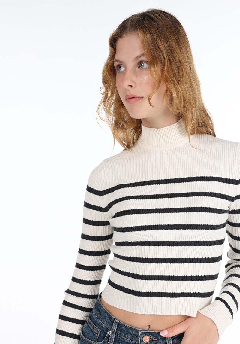 Показати інформацію про Светр Жіночий Білий  Cl1065237