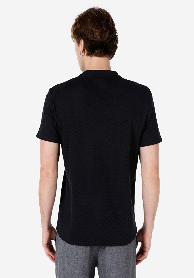 Показати інформацію про Футболка З Коротким Рукавом Чоловіча Чорна  Cl1067840