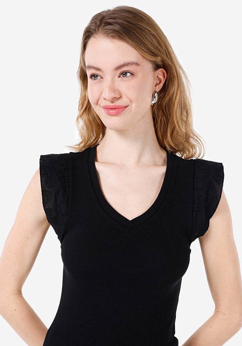 Показати інформацію про Футболка З Коротким Рукавом Жіноча Чорна  Cl1067924