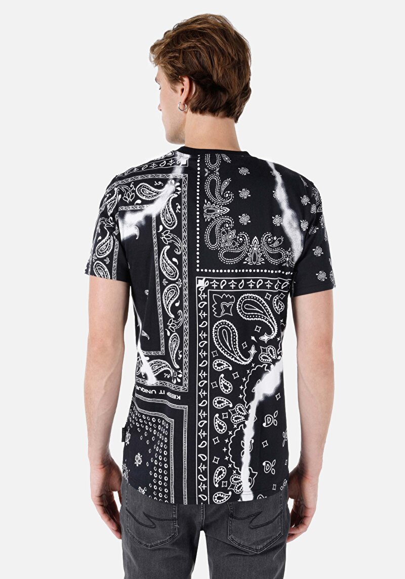 Показати інформацію про Футболка З Коротким Рукавом Чоловіча Чорна  Cl1068207