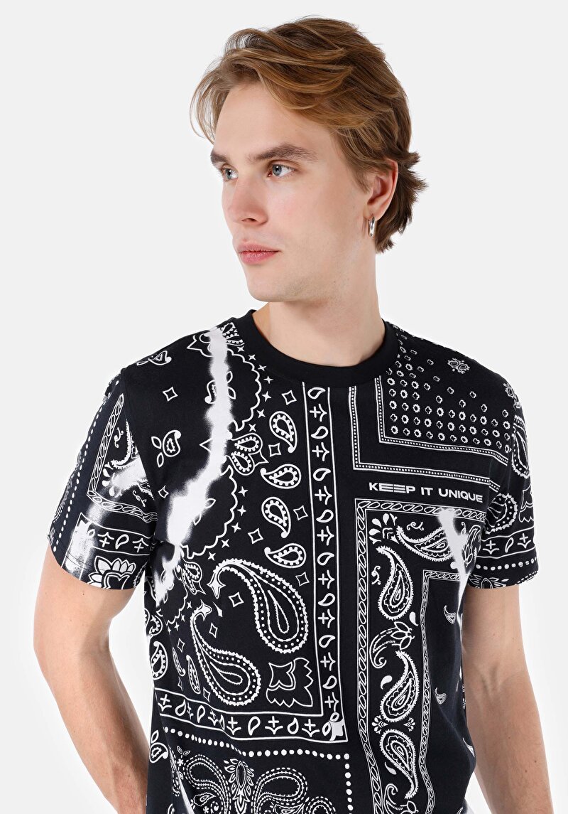 Показати інформацію про Футболка З Коротким Рукавом Чоловіча Чорна  Cl1068207