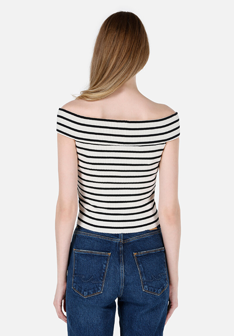 Показати інформацію про Футболка З Коротким Рукавом Жіноча Чорна  Cl1069136