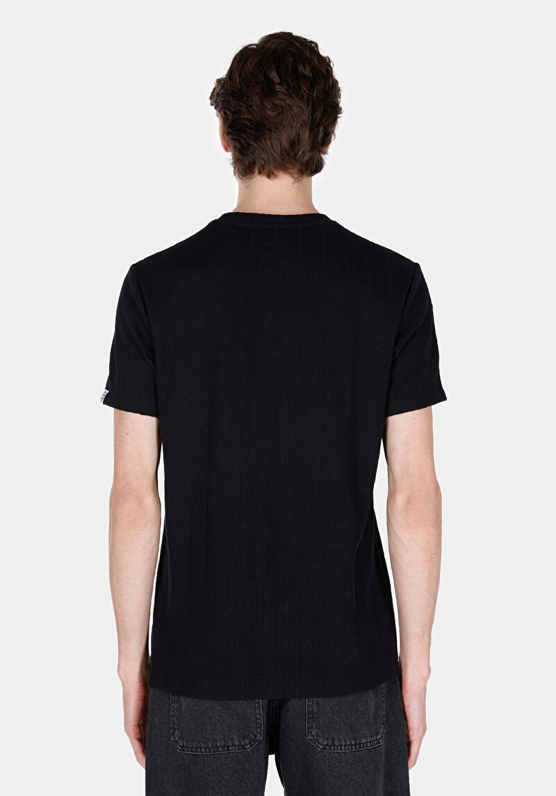 Показати інформацію про Футболка З Коротким Рукавом Чоловіча Чорна  Cl1072064