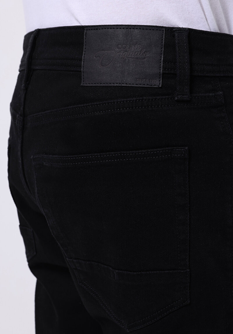 Показати інформацію про 044 Karl Джинси Чоловічі Чорні Прямого Крою Cl1031096