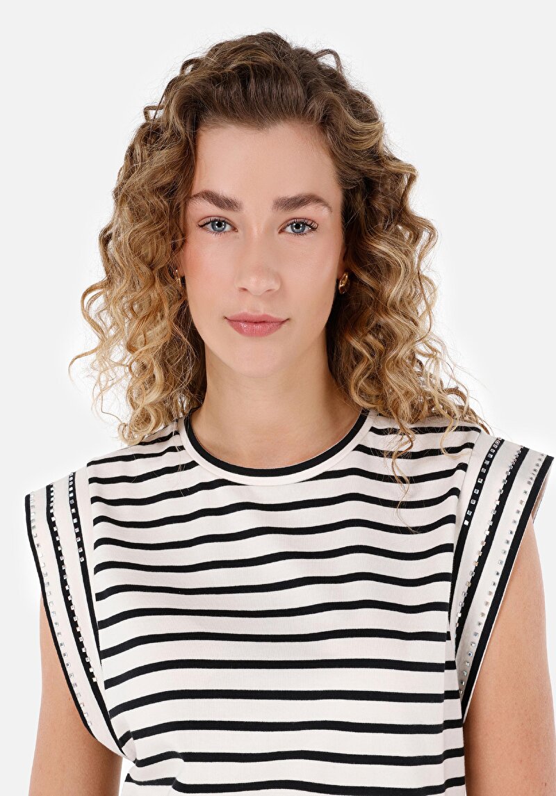 Показати інформацію про Футболка З Коротким Рукавом Жіноча Чорна  Cl1069137