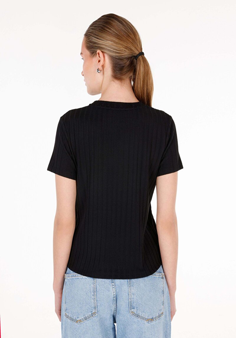 Показати інформацію про Футболка З Коротким Рукавом Жіноча Чорна  Cl1070240