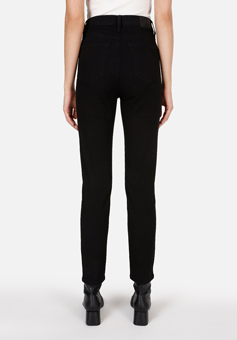 Показати інформацію про 703 Carla Джинси Жіночі Чорні Вузького Крою Cl1071317