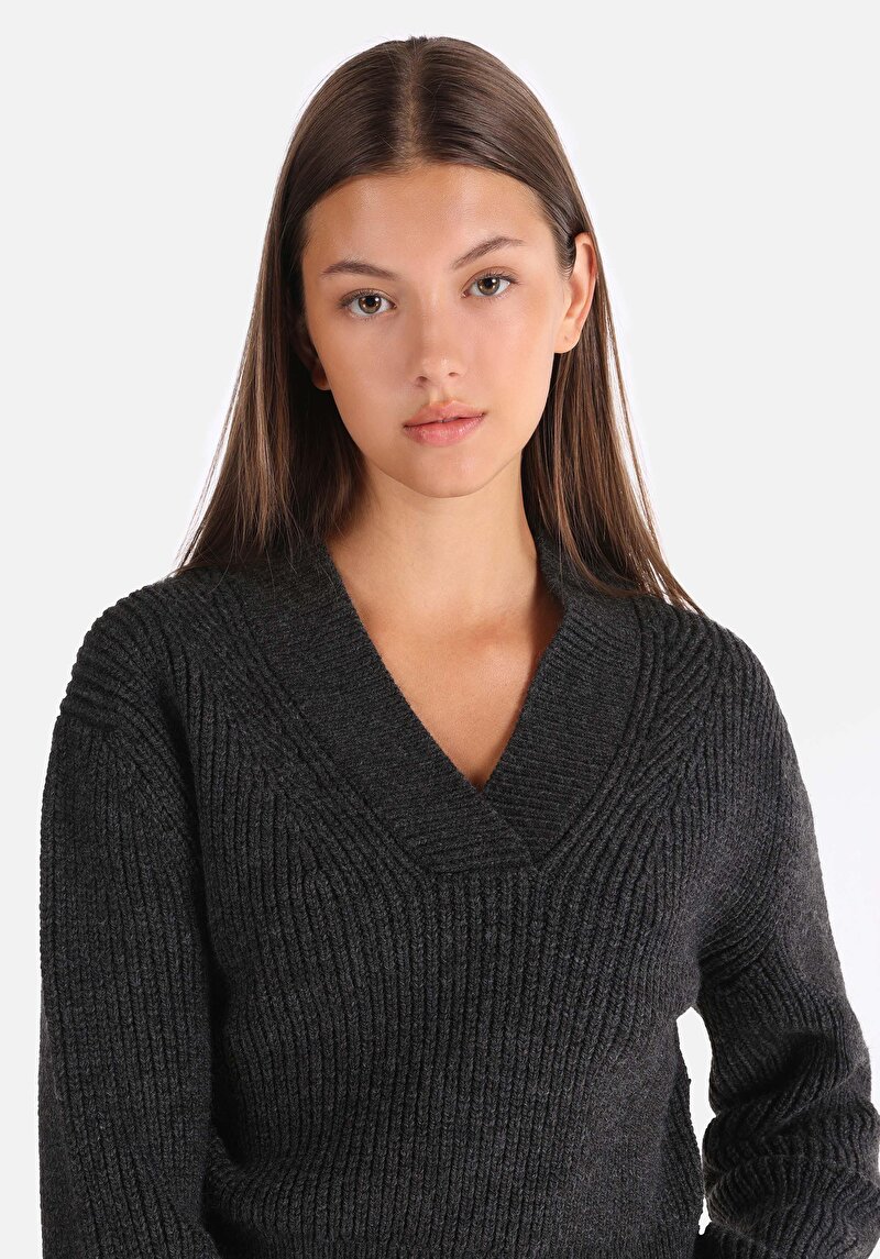 Показати інформацію про Светр Жіночий Сірий  Cl1065971