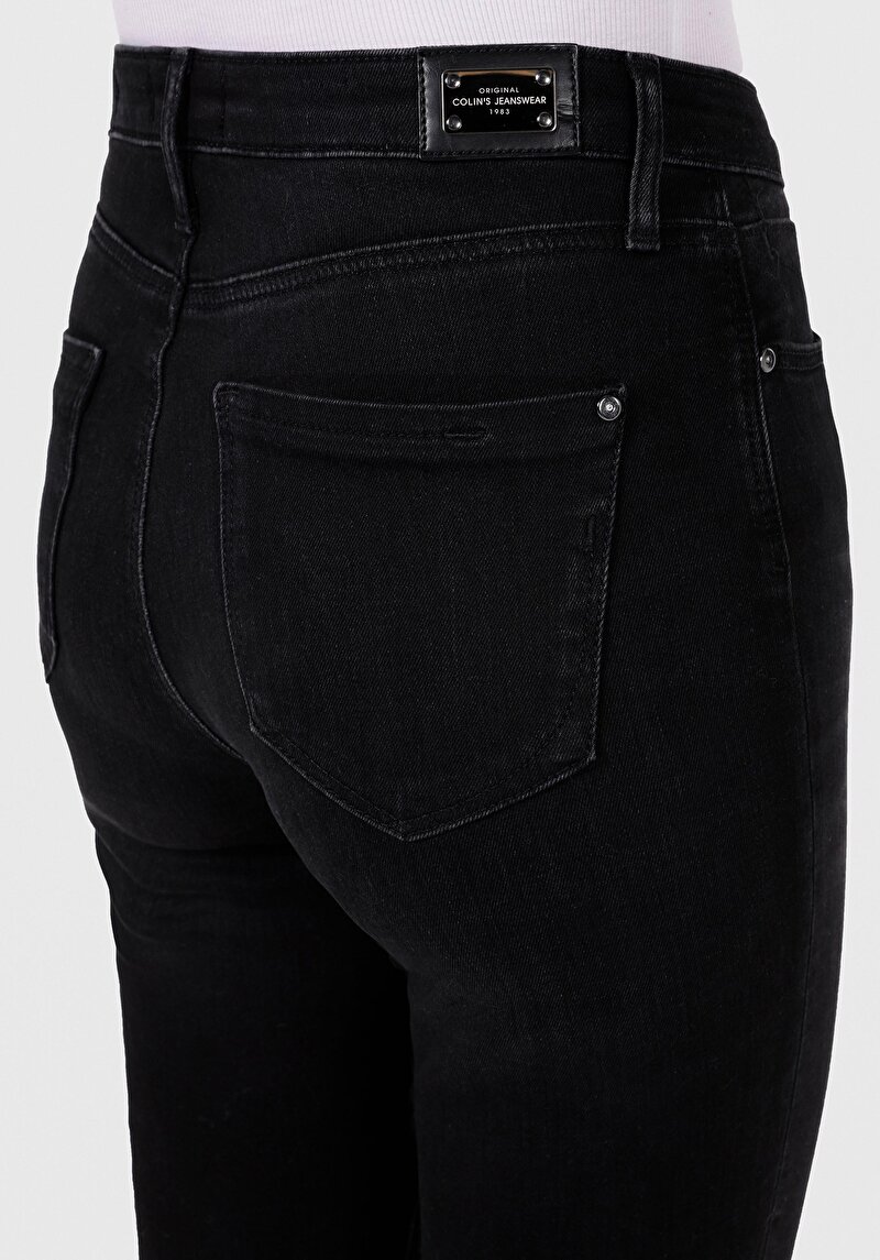 Показати інформацію про 703 Carla Джинси Жіночі Чорні Вузького Крою Cl1071414