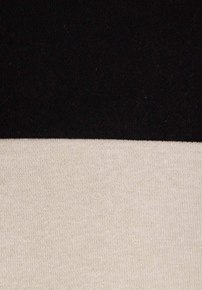 Показати інформацію про Толстовка Чоловіча Чорна  Cl1070813