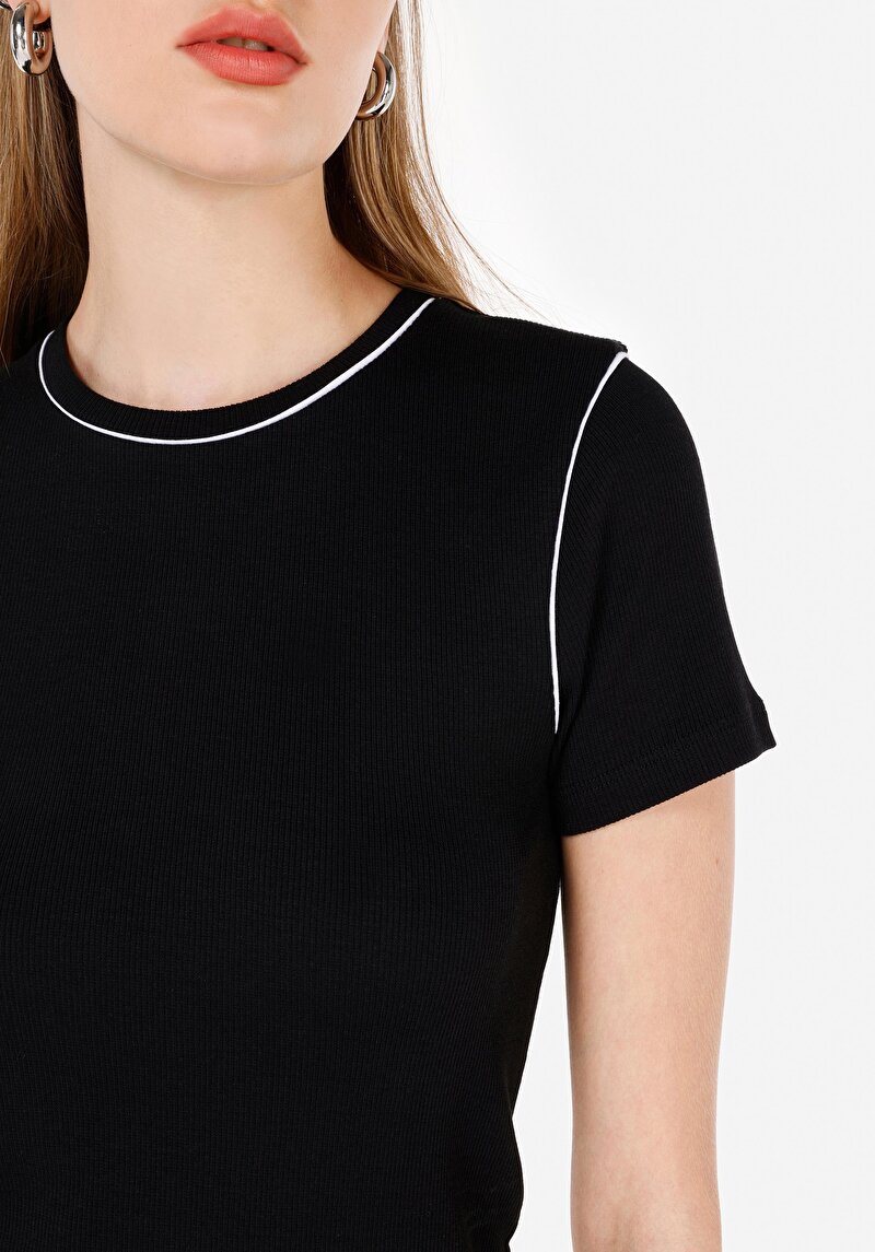 Показати інформацію про Футболка З Коротким Рукавом Жіноча Чорна  Cl1072768