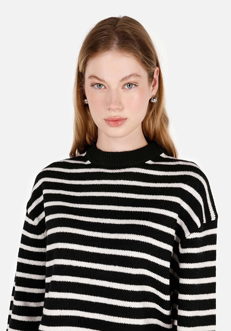 Показати інформацію про Светр Жіночий Чорний  Cl1071139